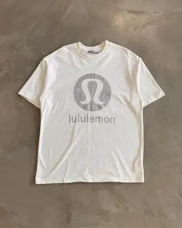 Göğüs Baskılı T-Shirt