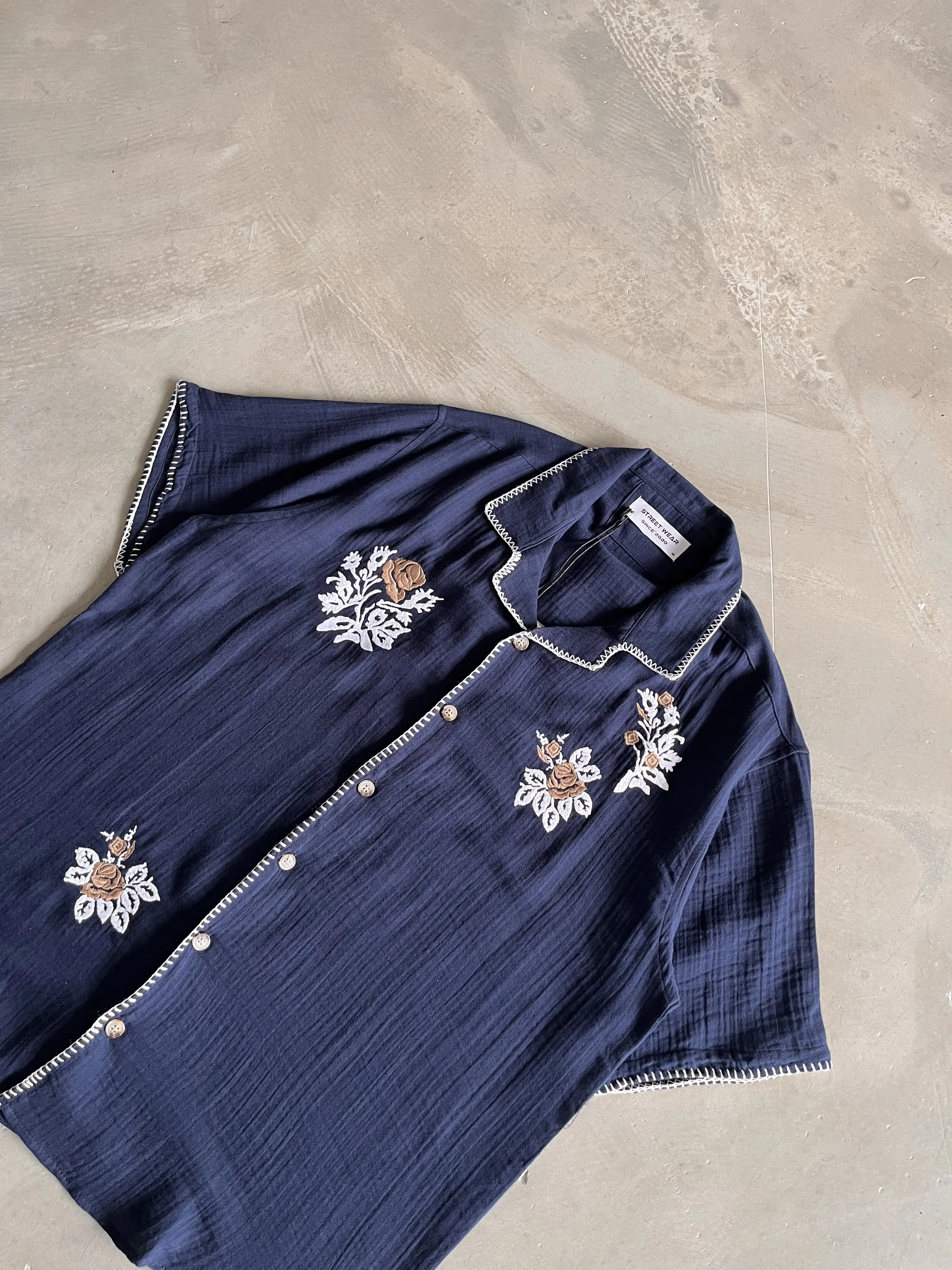 Nakış Detaylı Kısa Kollu Gömlek