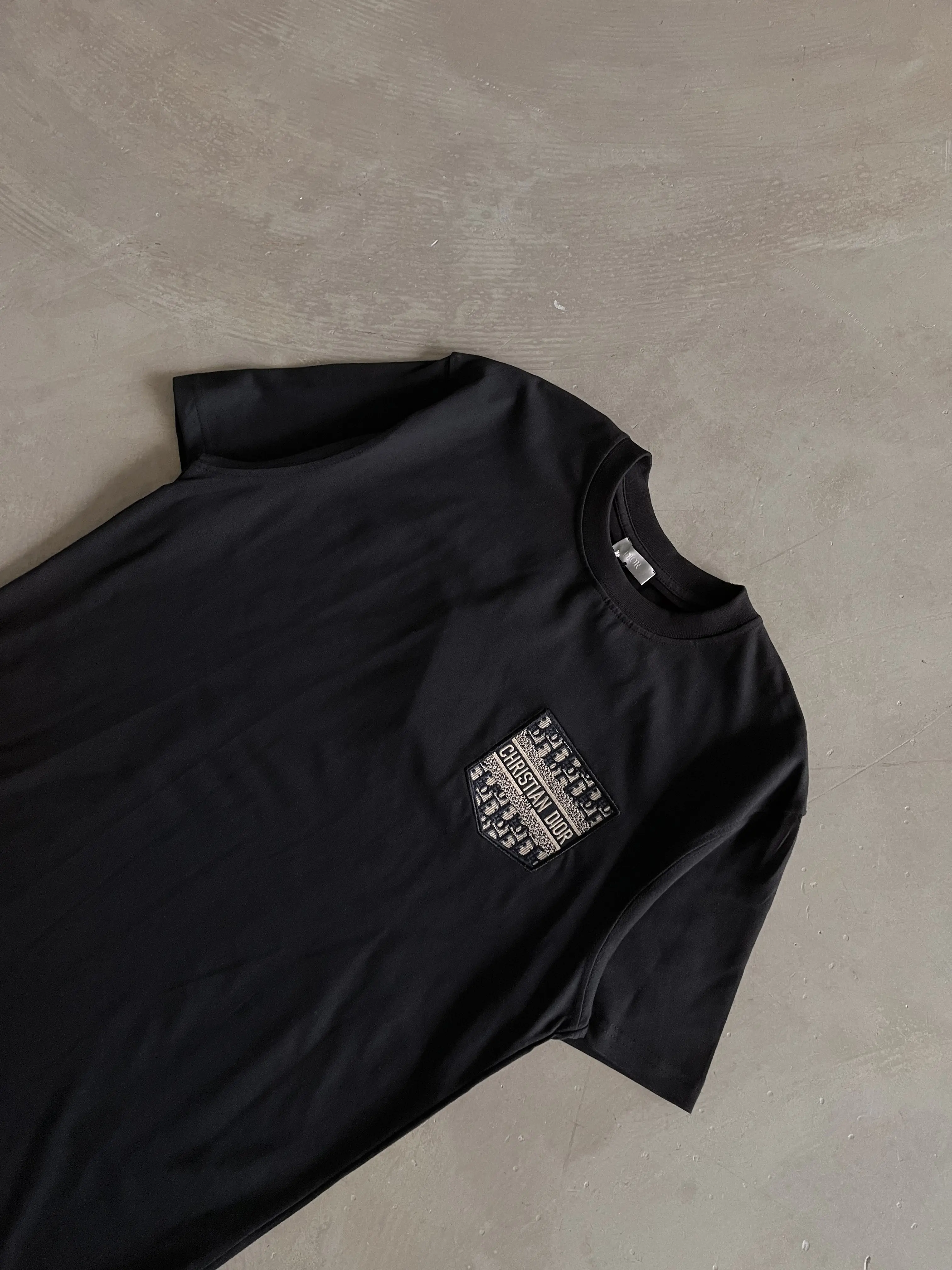 Sol Göğüs Nakışlı Basic T-Shirt