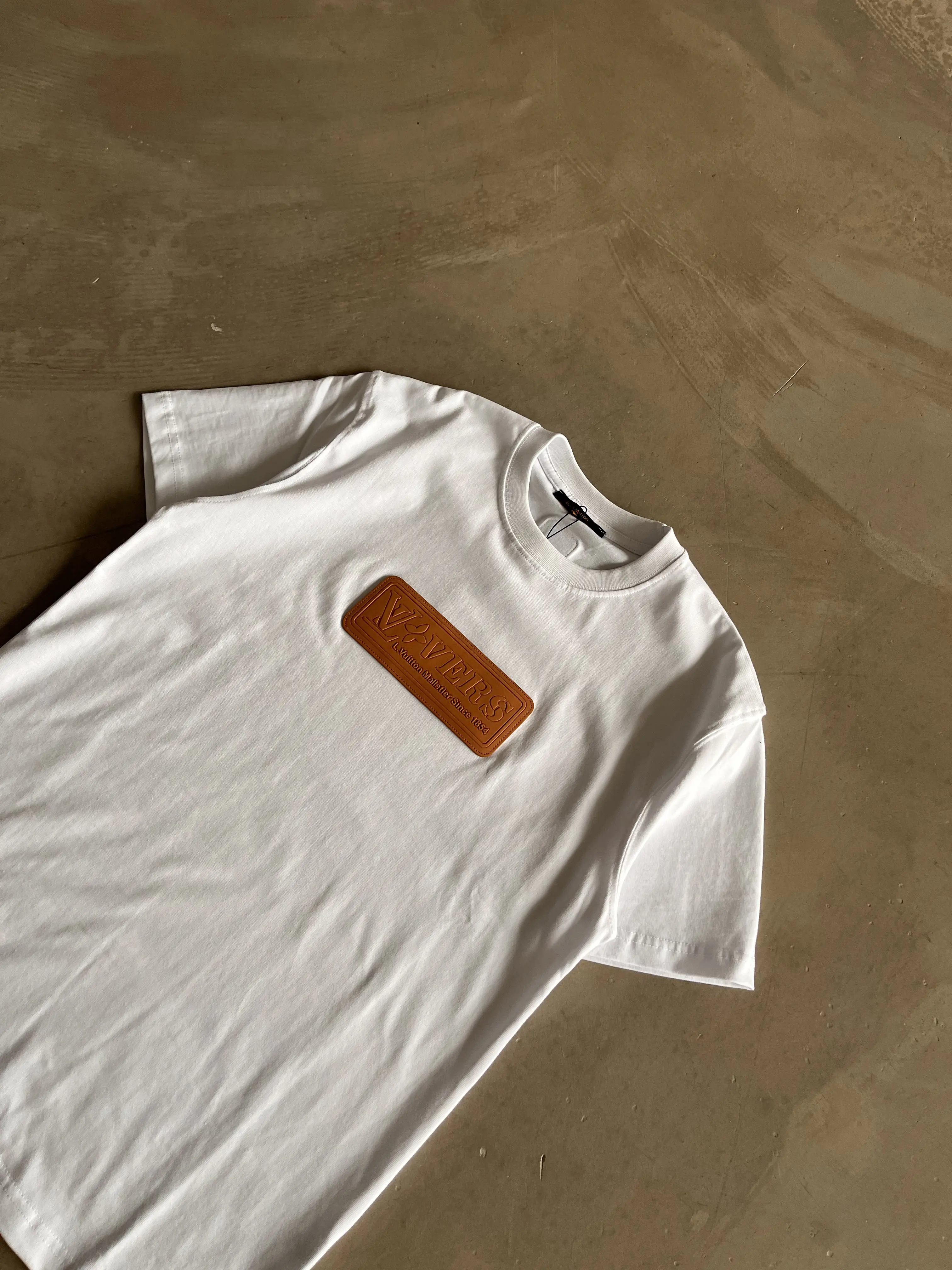 Göğüs Etiket Detaylı Basic T-Shirt