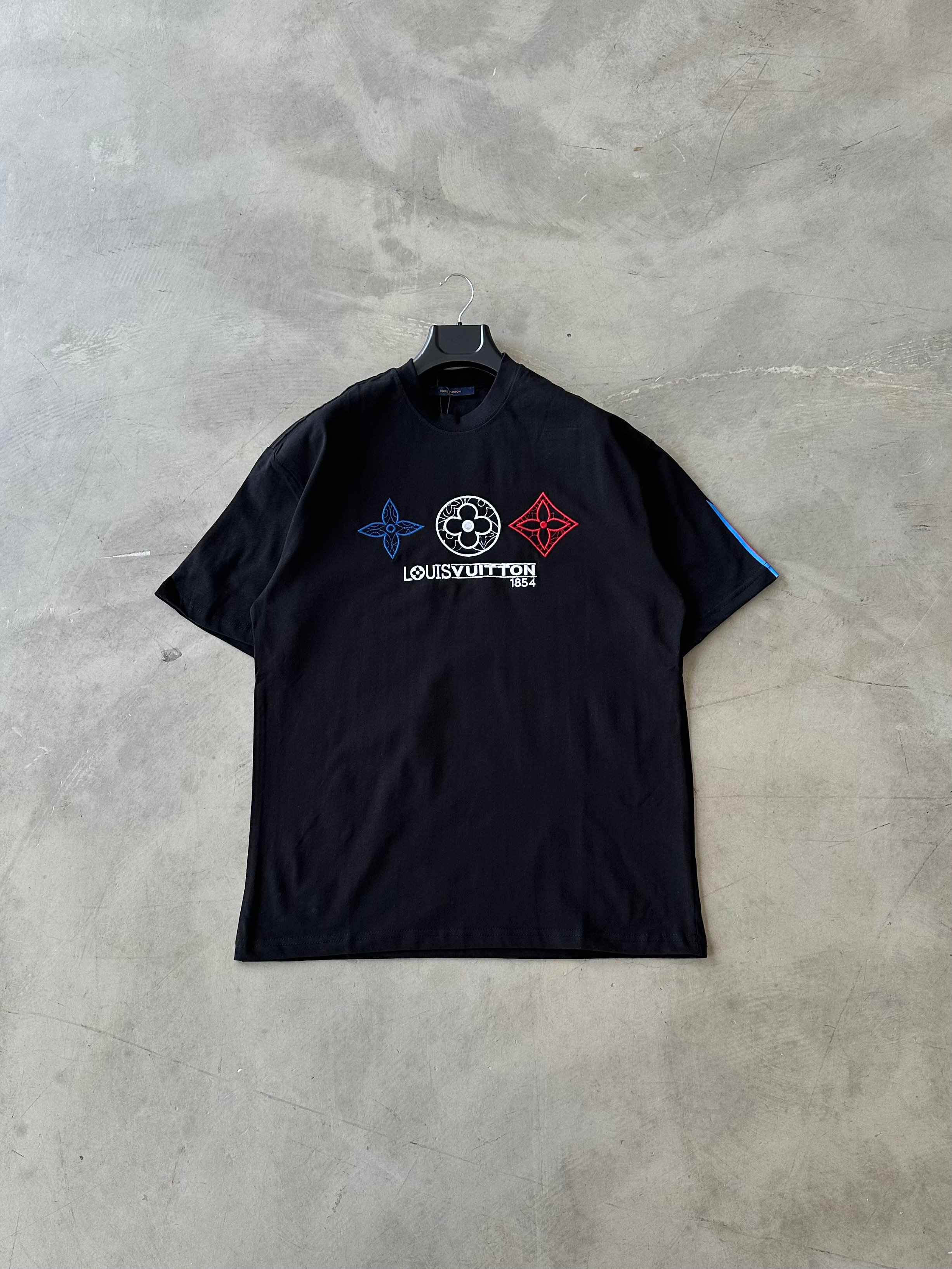 LV Orta Nakışlı Detay Premium Tee - Siyah