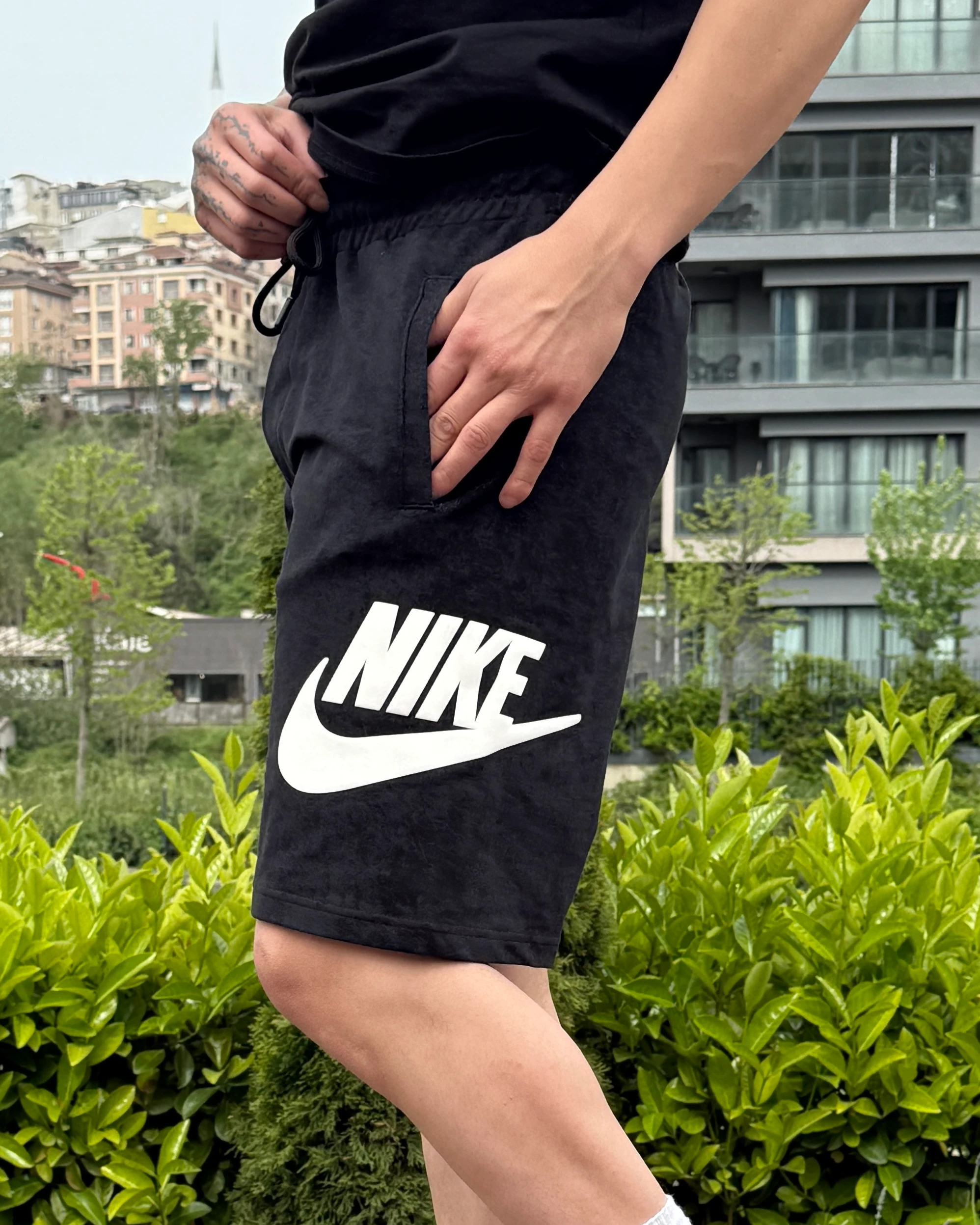 Büyük Logo Detaylı Yıkamalı Şort