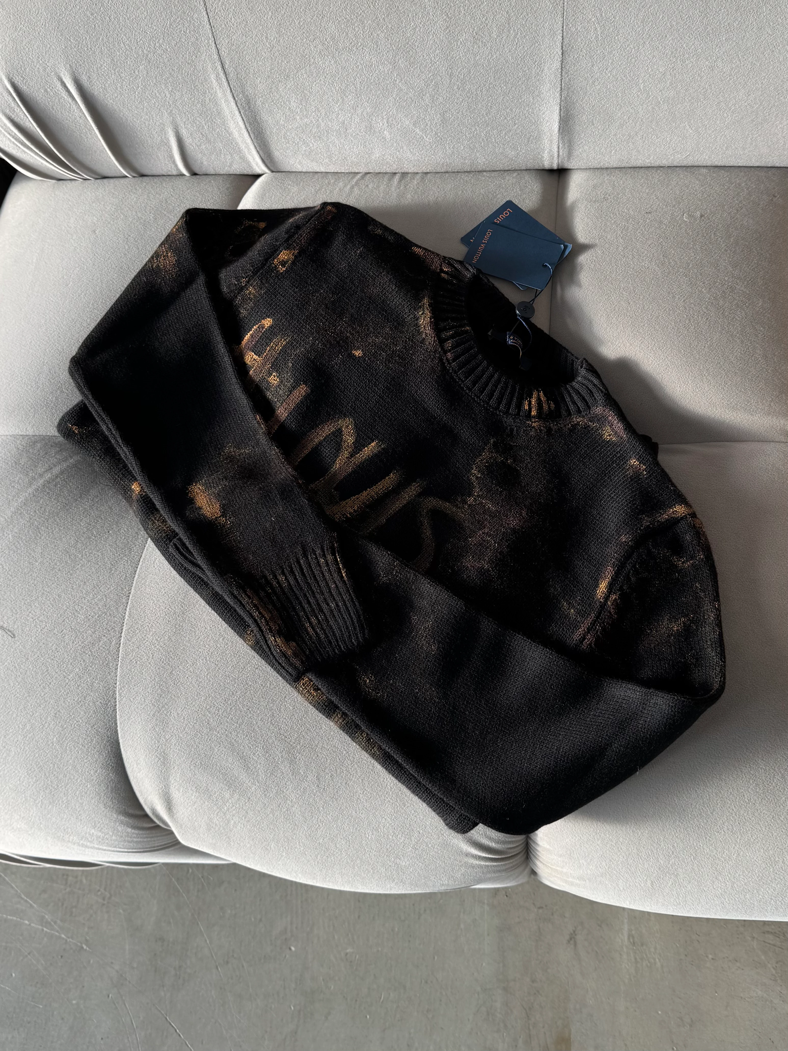 LV Premium Grafiti Detaylı Triko