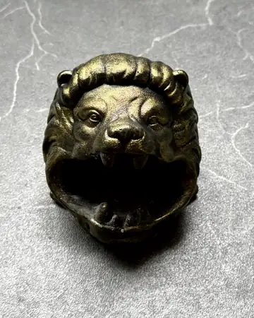 Monarch Aslanlı Masa Küllüğü