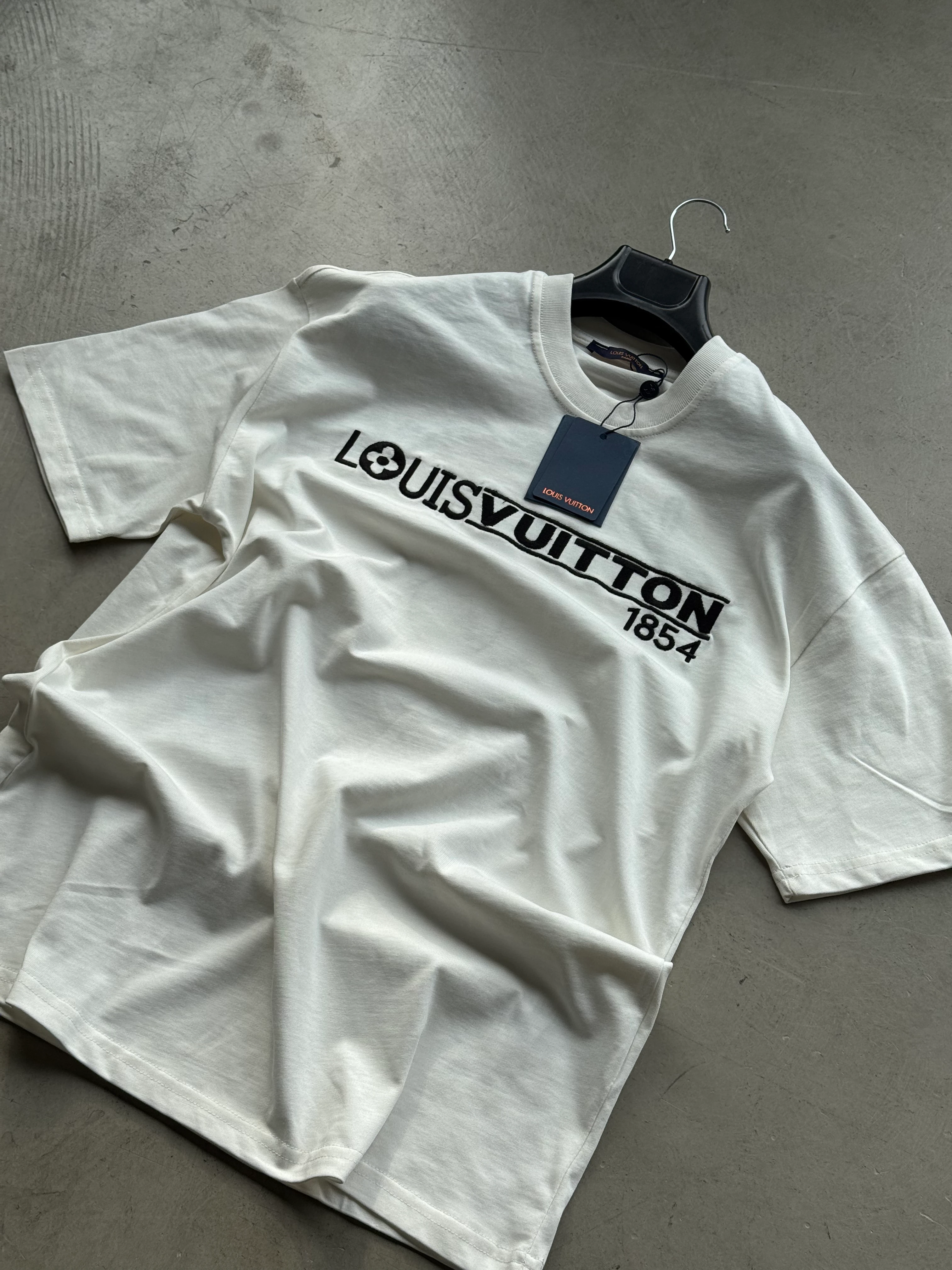 LV Premium Sırt Nakışlı T-Shirt