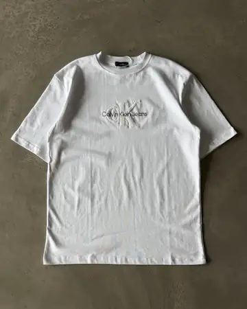 Göğüs Nakış Detaylı Basic T-Shirt