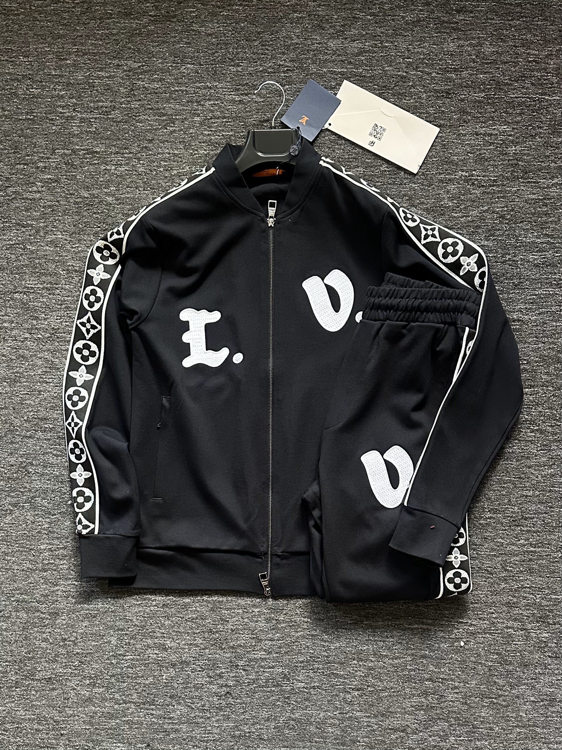 LV Kol Desenli Extra Premium Eşofman Takımı