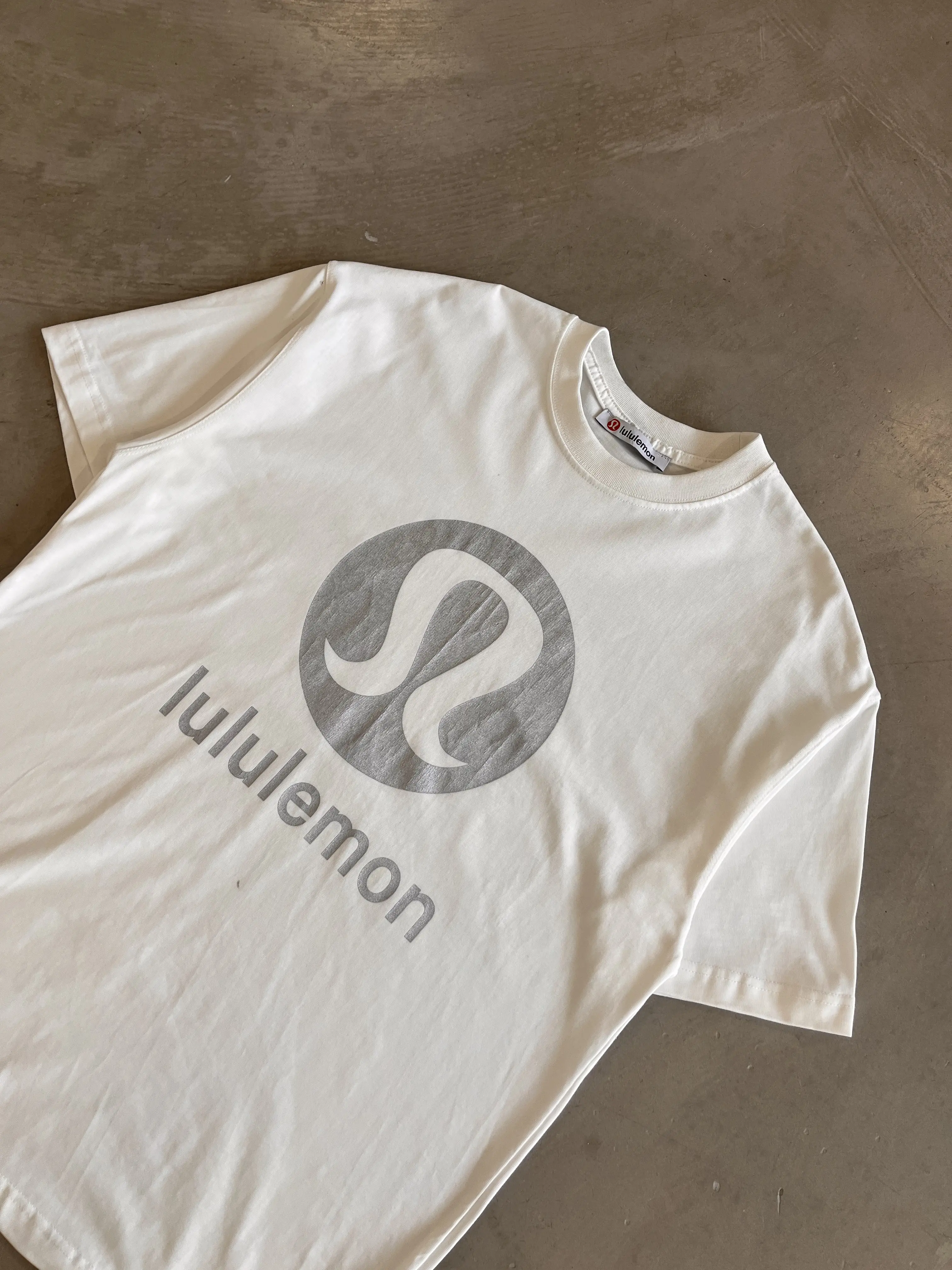 Göğüs Baskılı T-Shirt