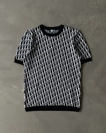 Full Logo Desenli Garnili Yaka Basic T-Shirt