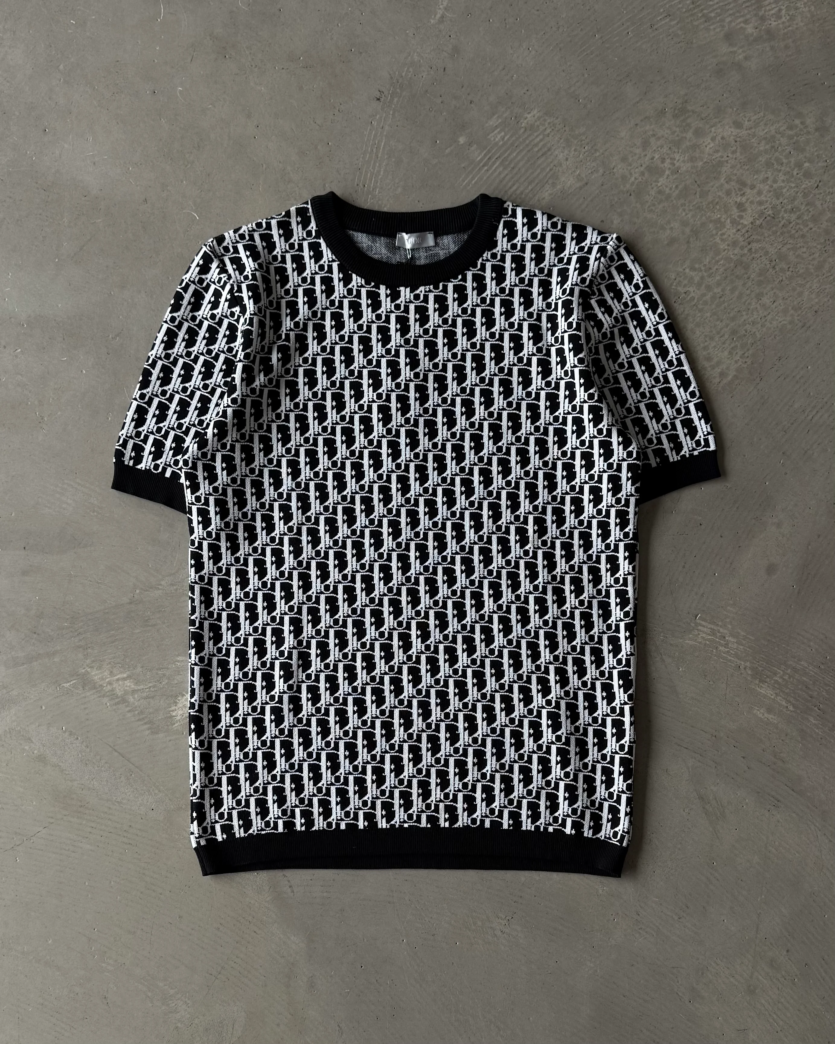 Full Logo Desenli Garnili Yaka Basic T-Shirt