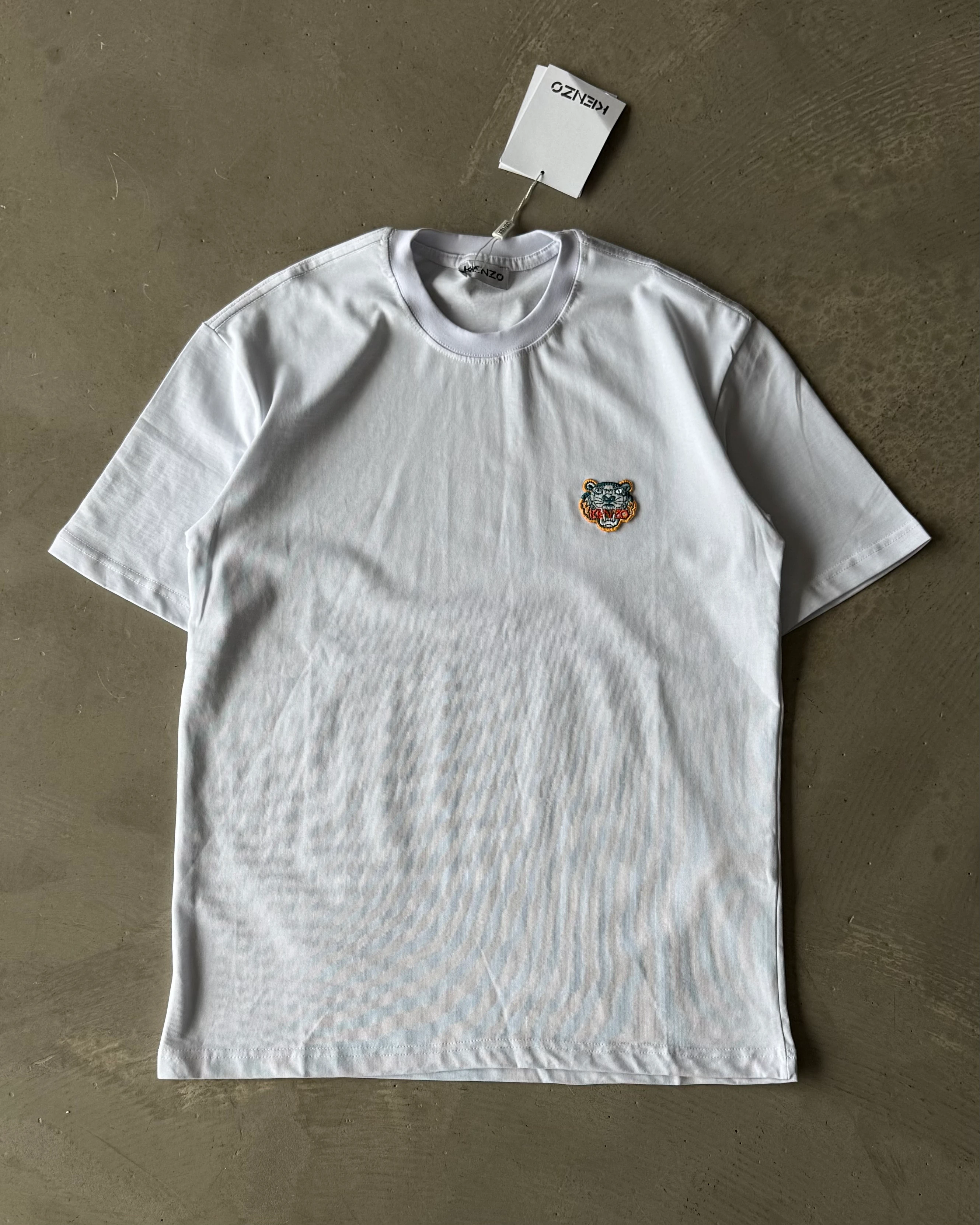 Sol Göğüs Nakış Detaylı Basic T-Shirt