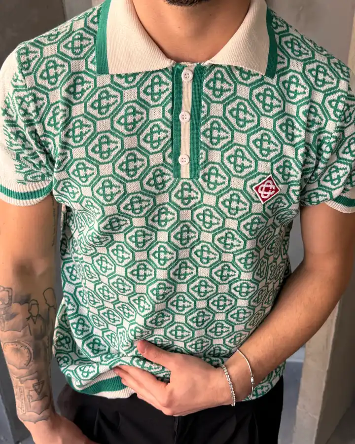 Desenli Polo Yaka Triko T-Shirt – Gri & Yeşil | Modern ve Şık Erkek Stili