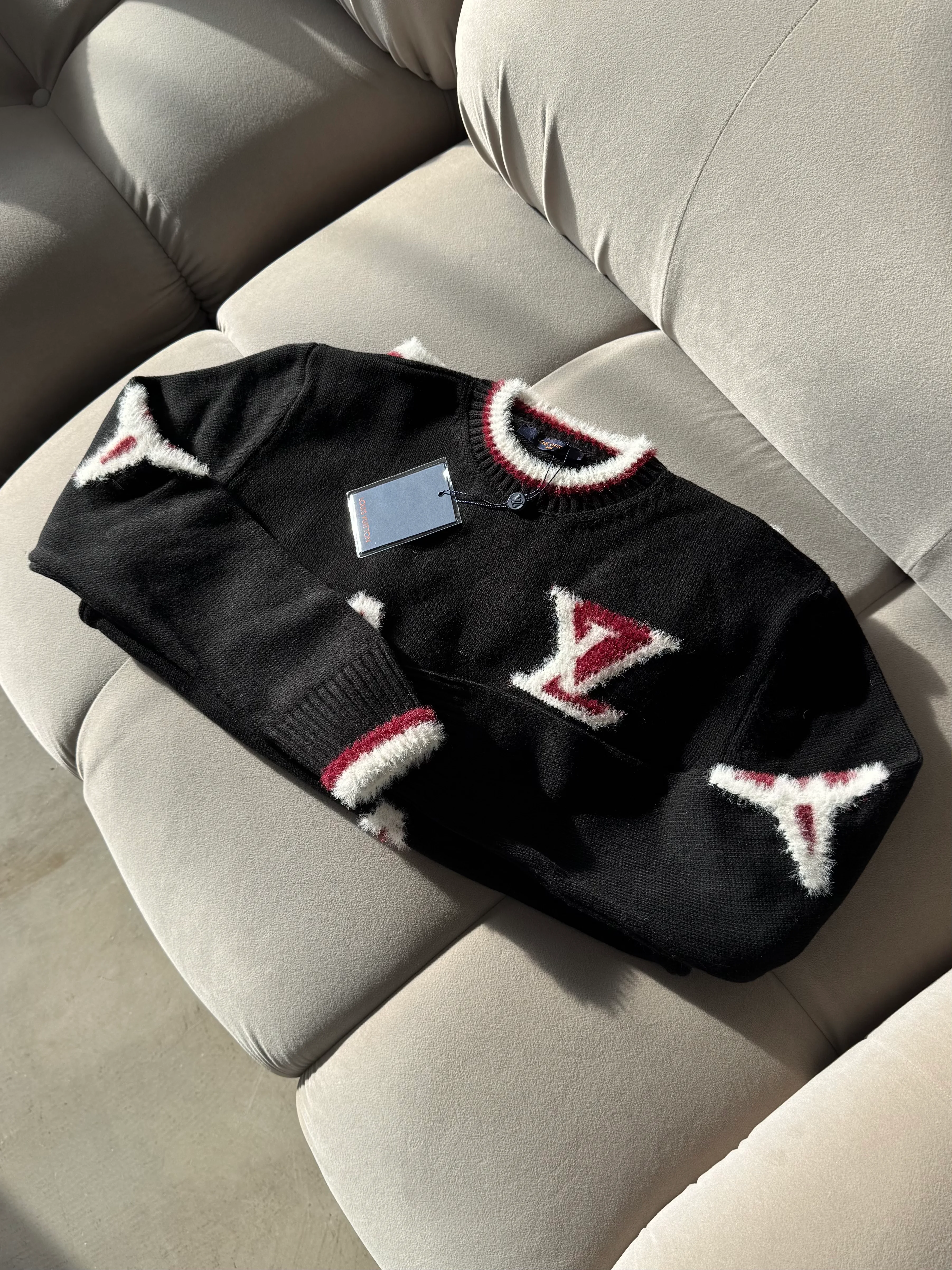 LV Premium Yaka Detaylı Triko