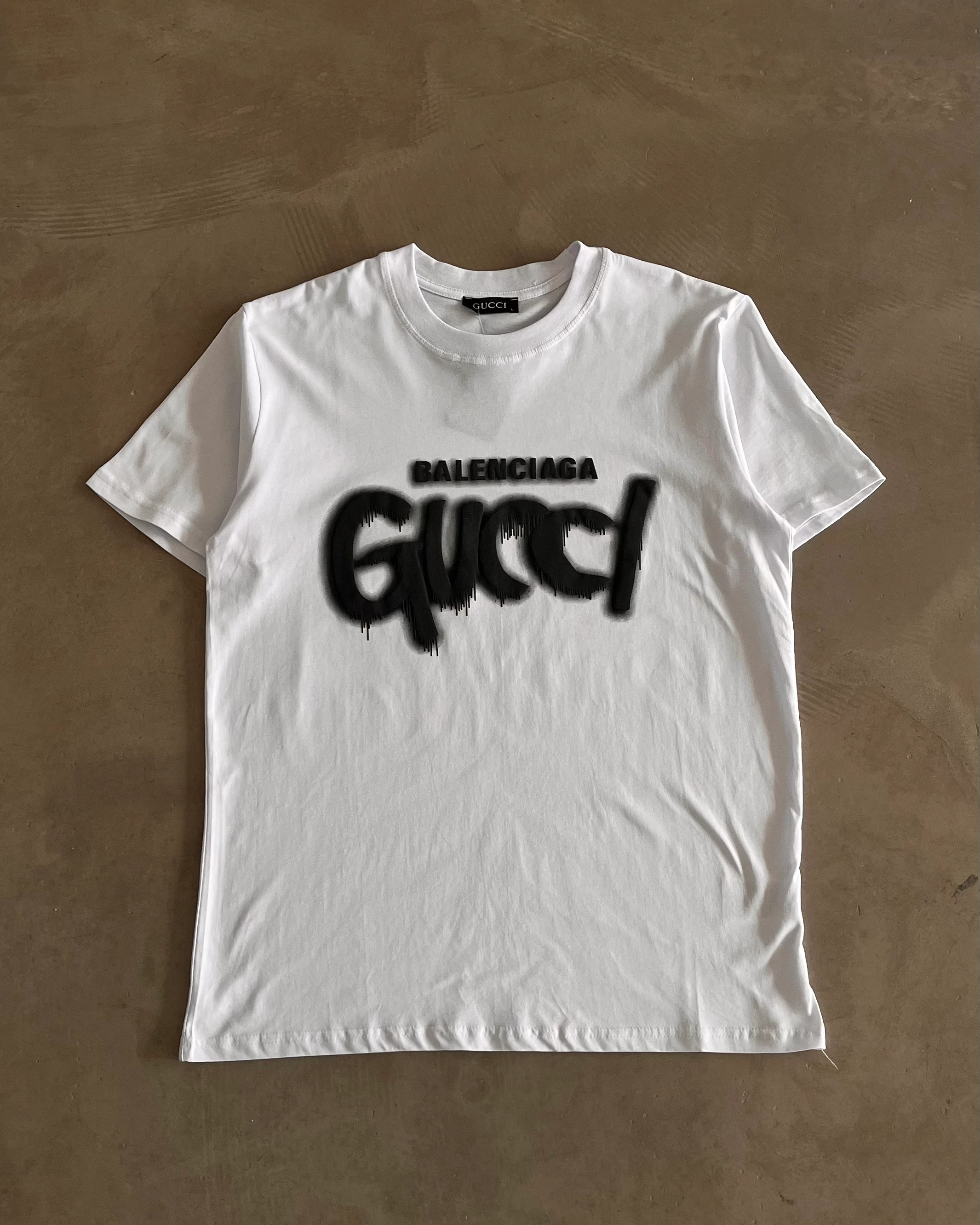 Göğüs Kabartmalı Baskılı T-Shirt