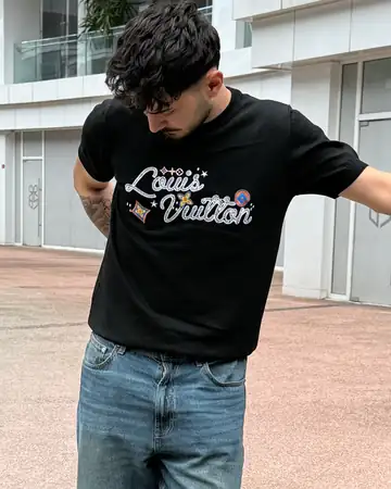 El Yazılı Göğüs Nakışlı Triko T-Shirt