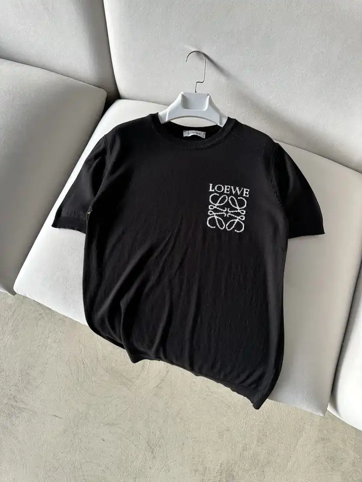 Büyük Göğüs Logolu Triko T-Shirt