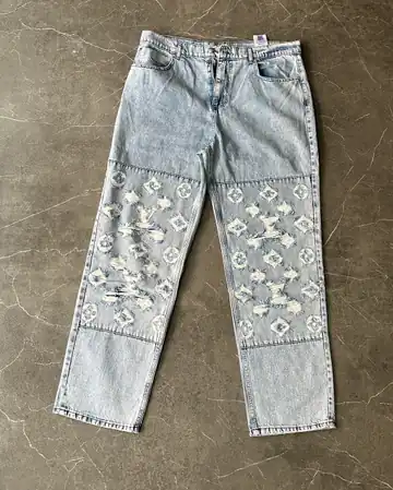 Yırtmaçlı Logo Detaylı Kot Pantolon