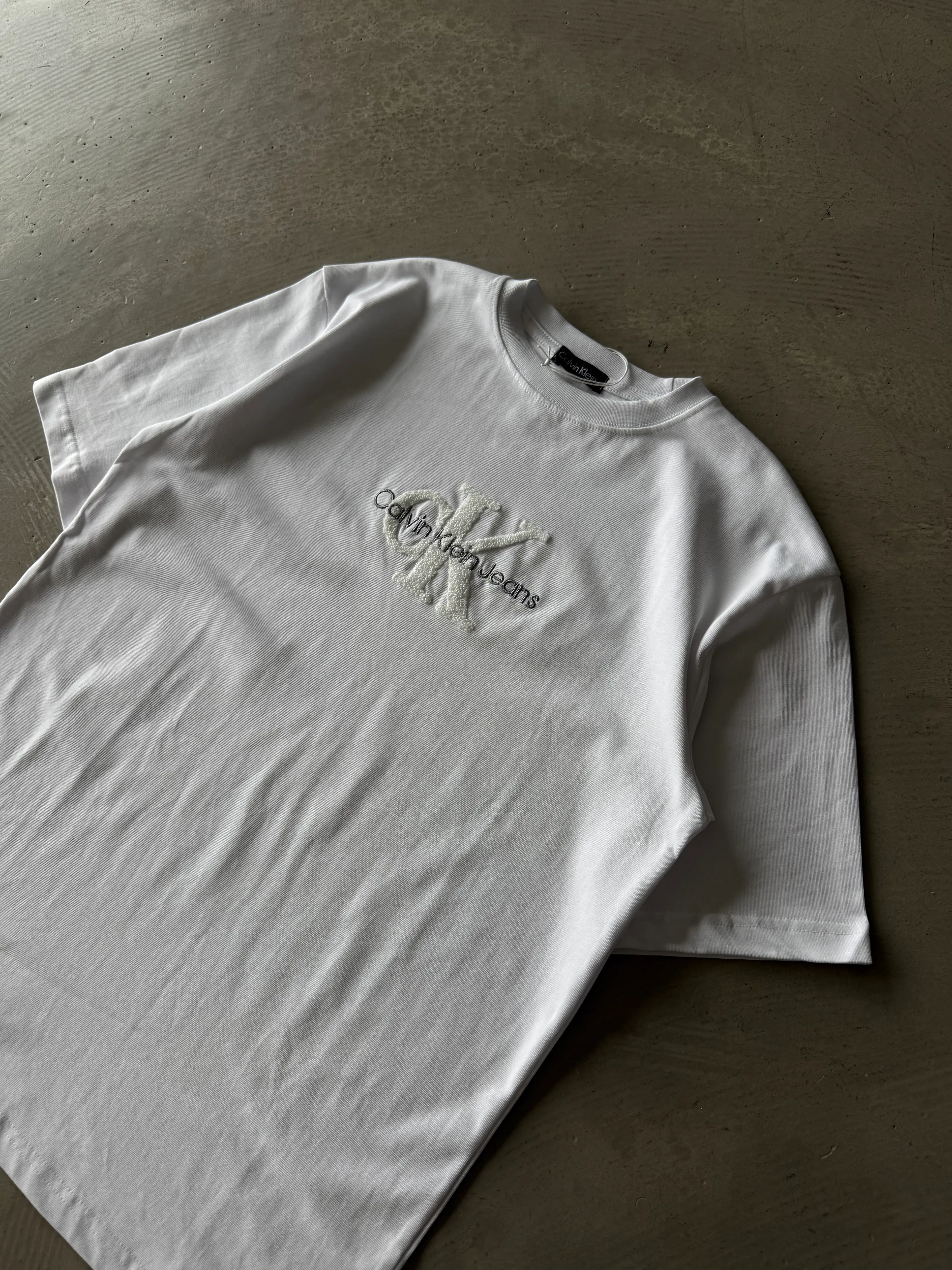 Göğüs Nakış Detaylı Basic T-Shirt