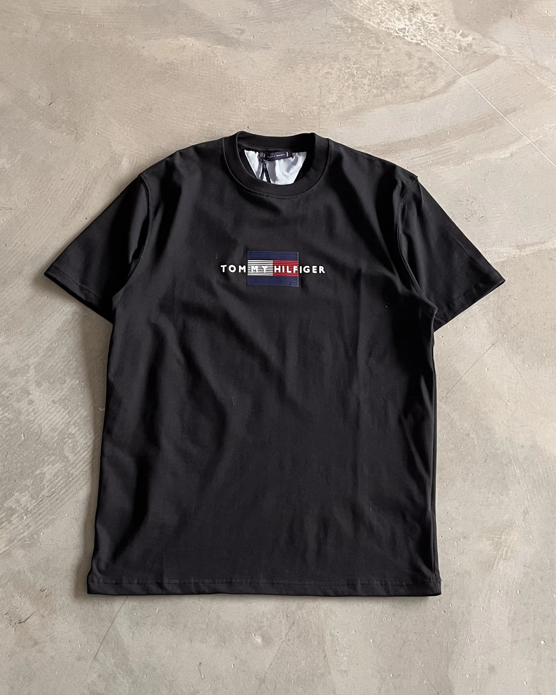 Göğüs Etiket Logolu Bisiklet Yaka T-Shirt