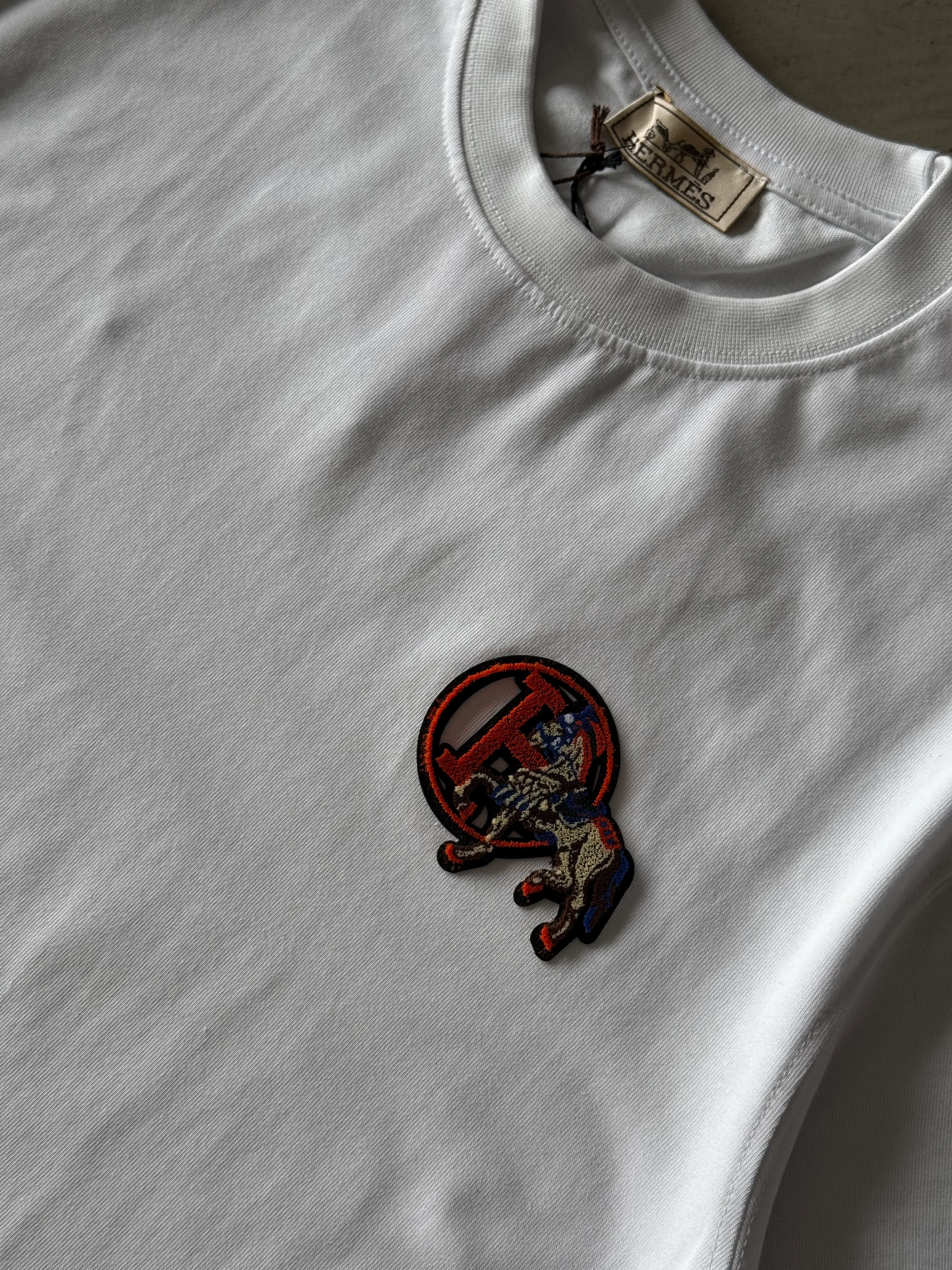 Sol Göğüs Yuvarlak Logo Nakışlı At Detaylı Basic T-Shirt