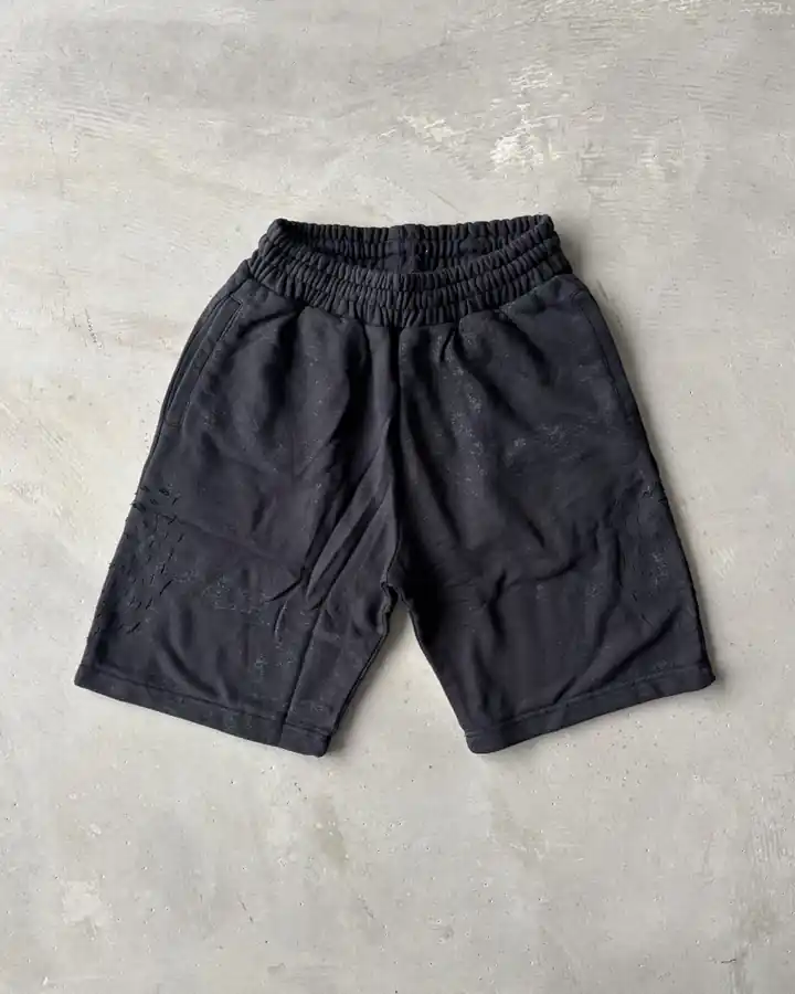 Yırtma Detaylı Şort