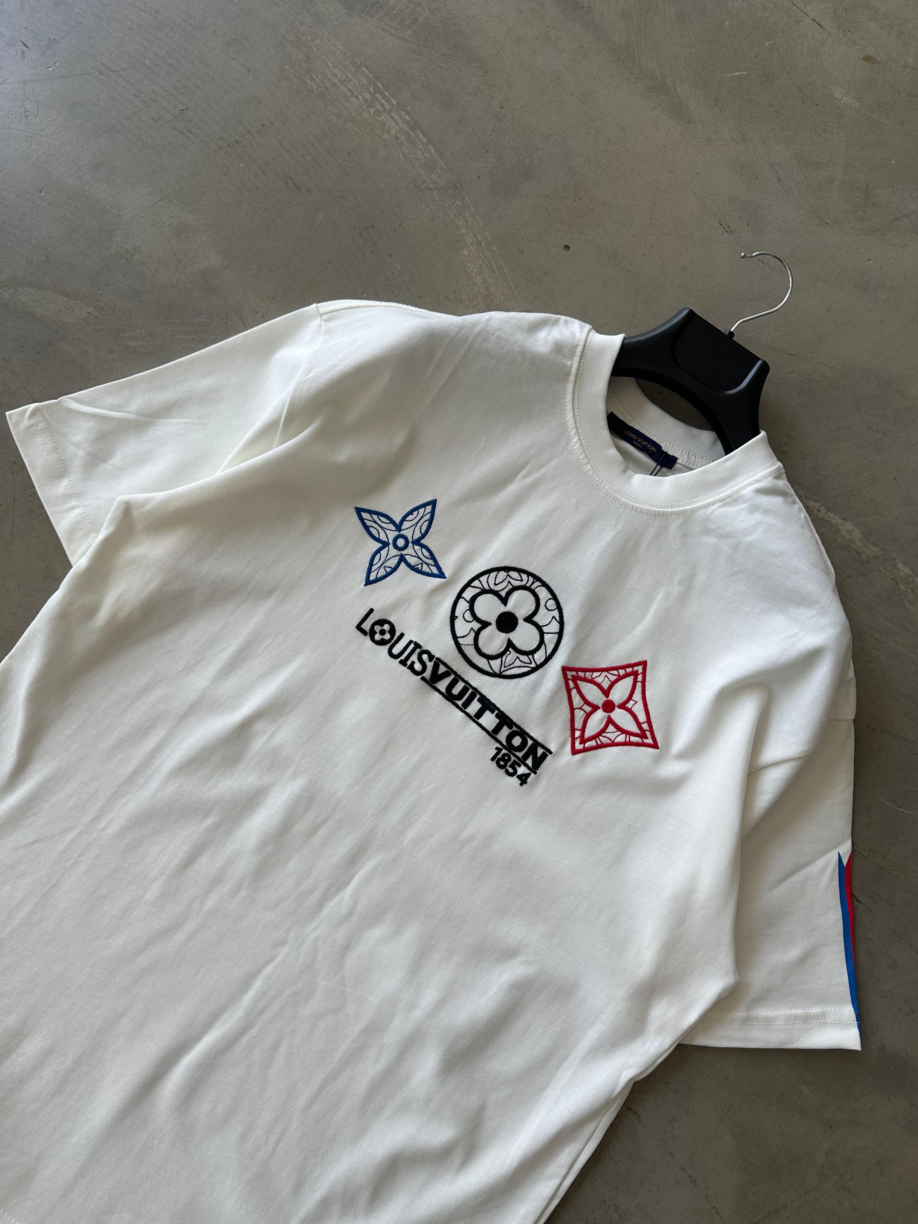 LV Orta Nakışlı Detay Premium Tee