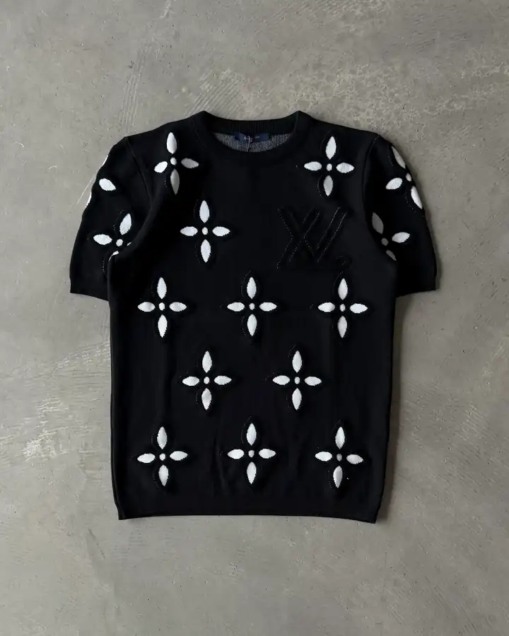 Sol Göğüs Logolu Çiçek Desenli Triko T-Shirt - Siyah