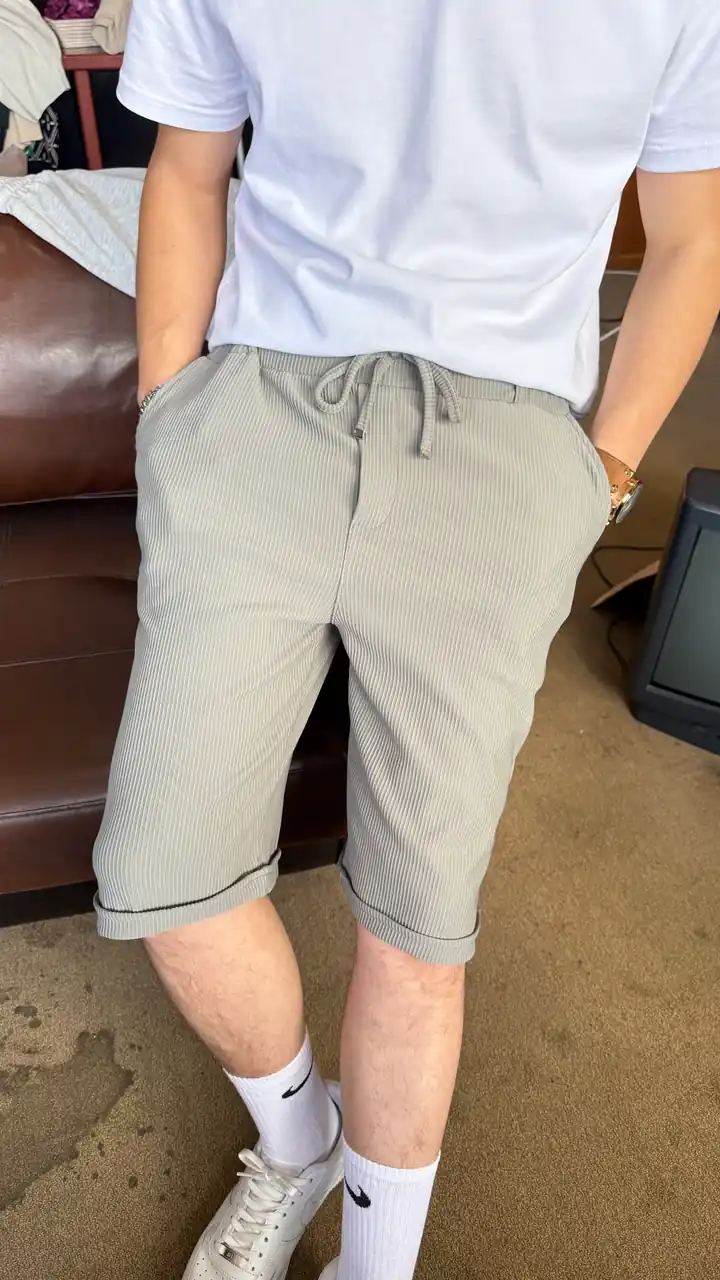 Dikey Çizgili Regular Kumaş Şort - Krem