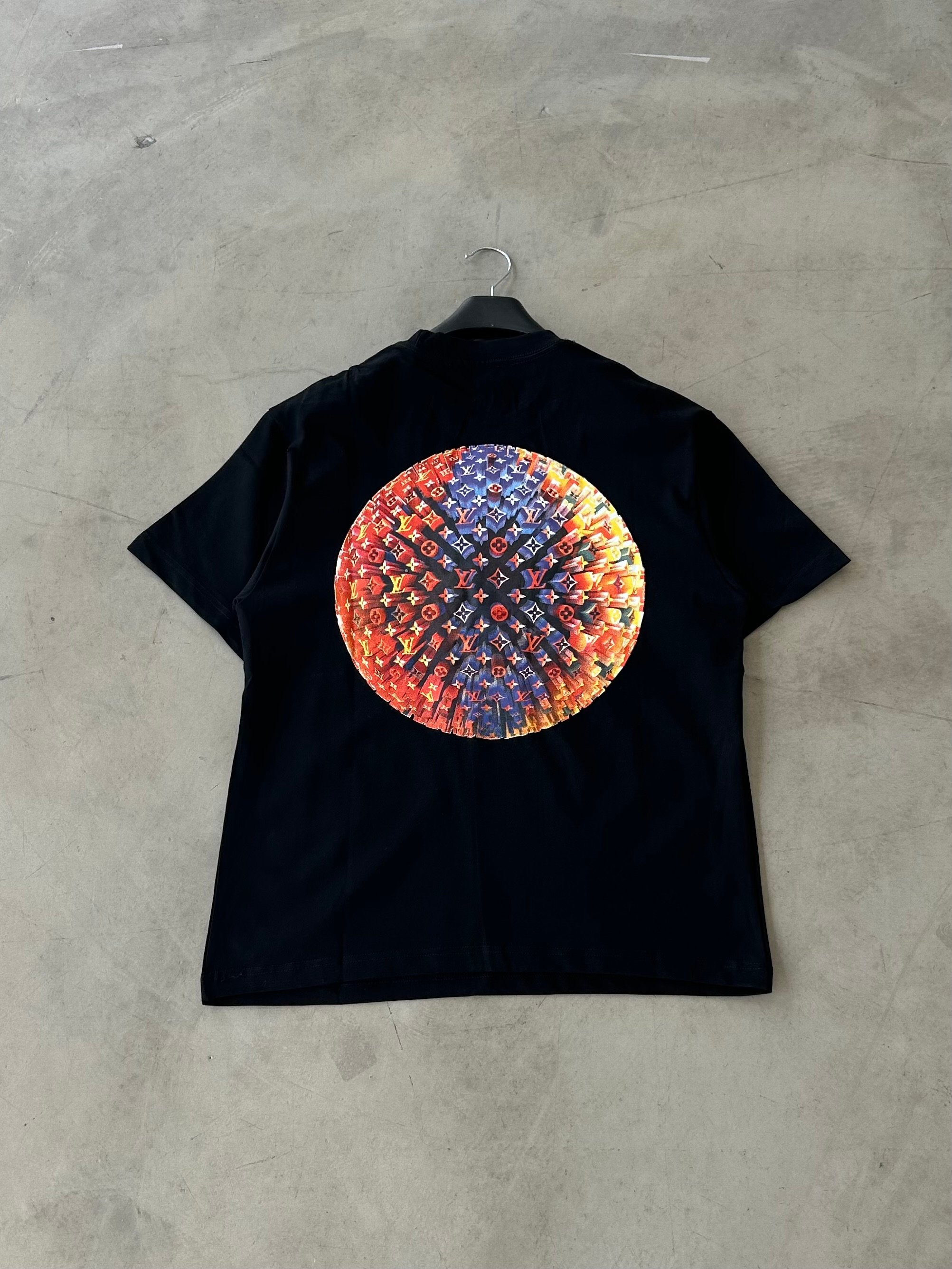 LV Arka Baskılı Premium Basic Tshirt
