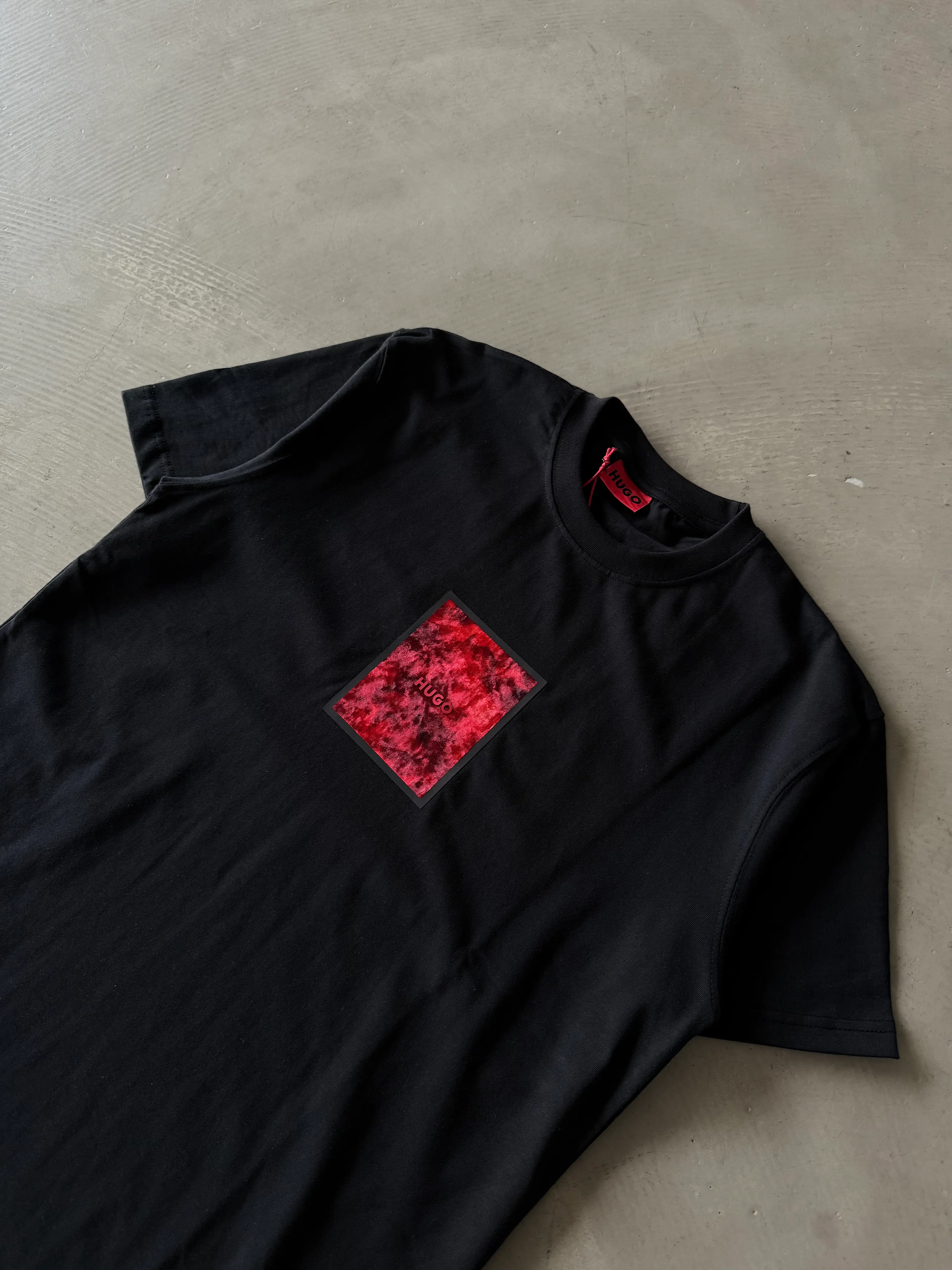 Kırmızı Bulut Detaylı Basic T-Shirt