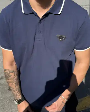 Üçgen Logo Detaylı Polo Yaka T-Shirt