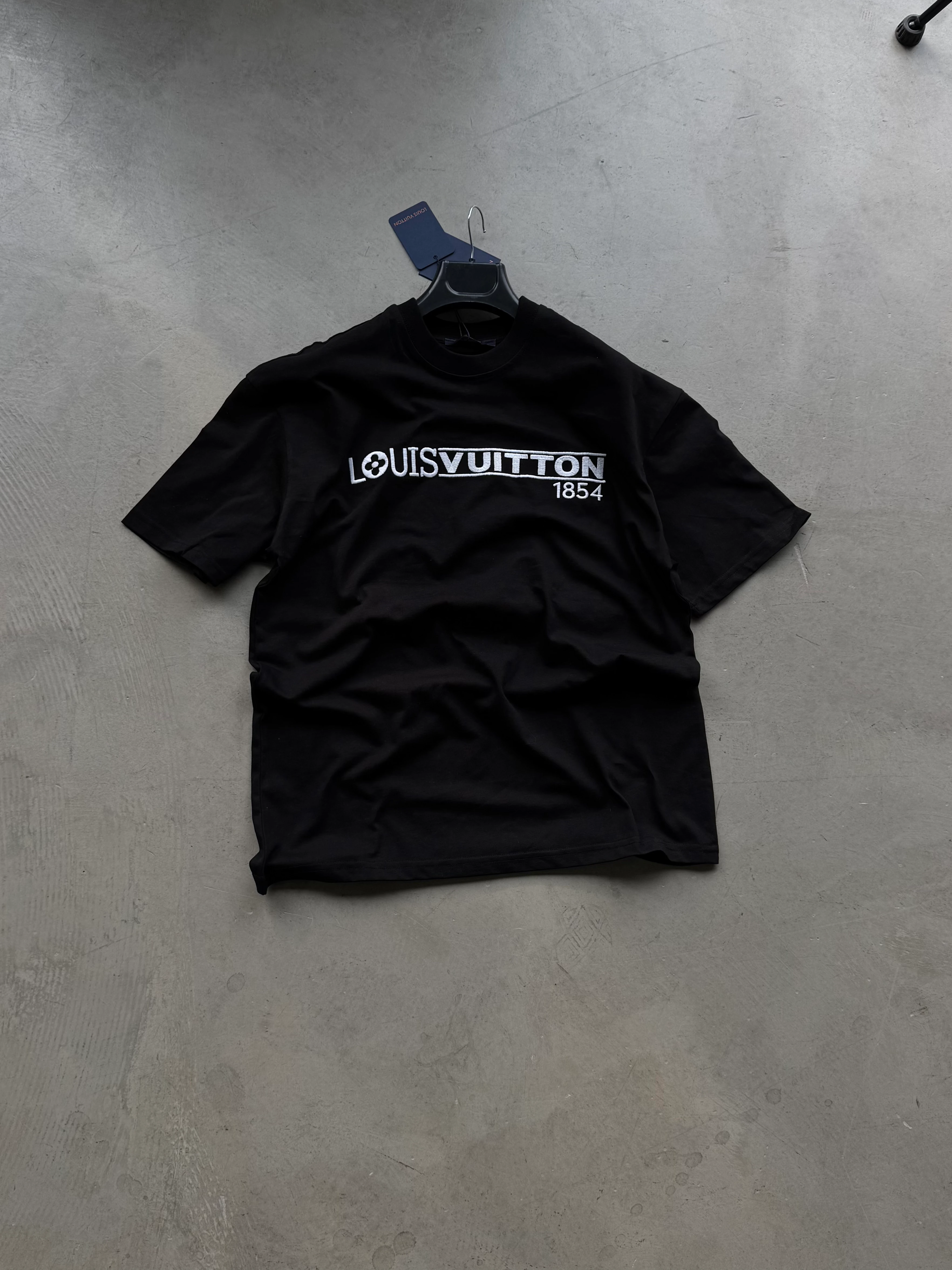 LV Premium Sırt Nakışlı T-Shirt - Siyah