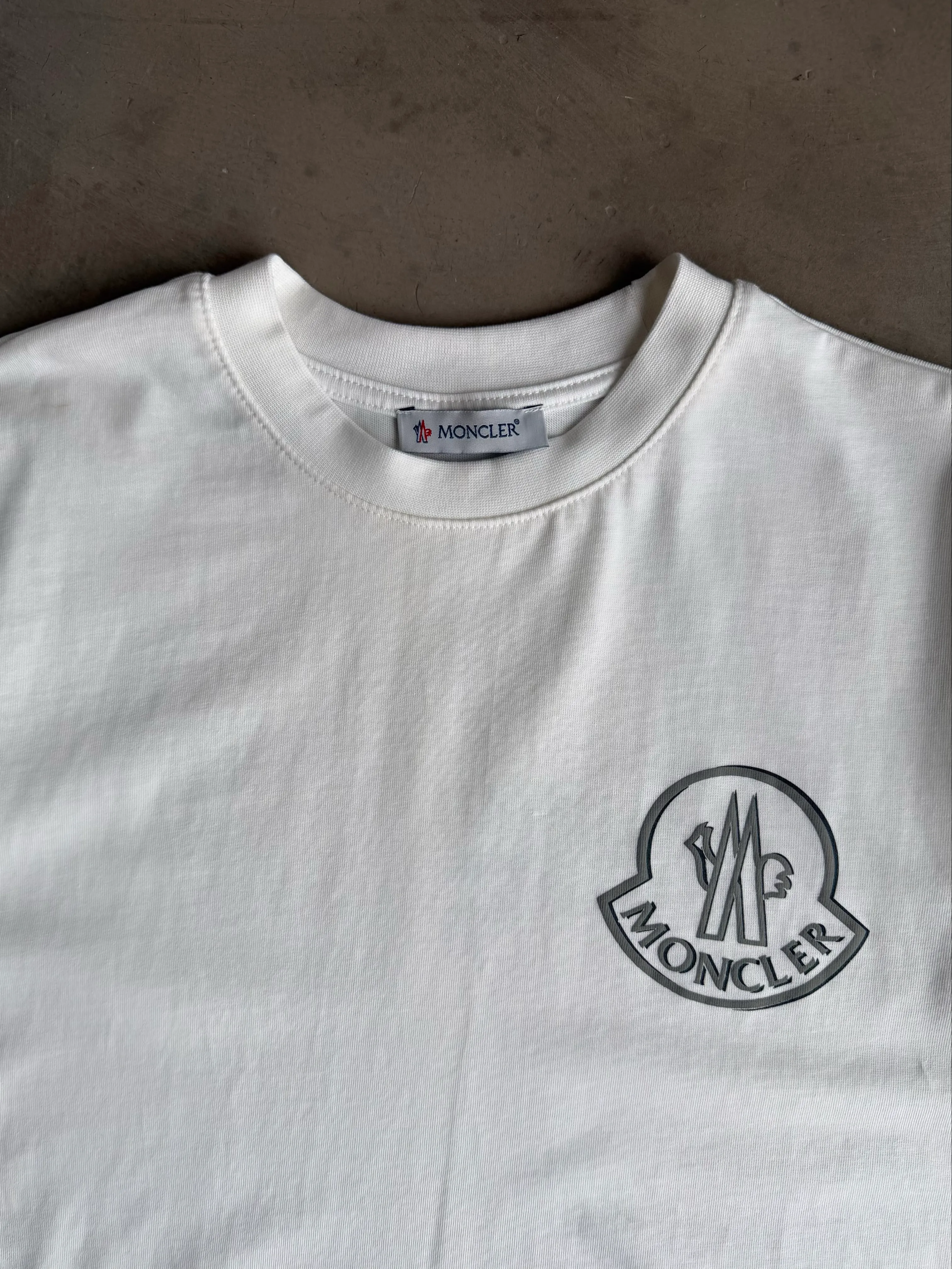 Sol Göğüs Logo Baskı Detaylı T-Shirt
