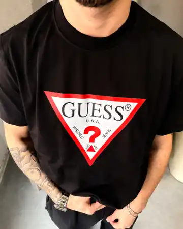 Guess Kırmızı Üçgen Baskılı T-Shirt