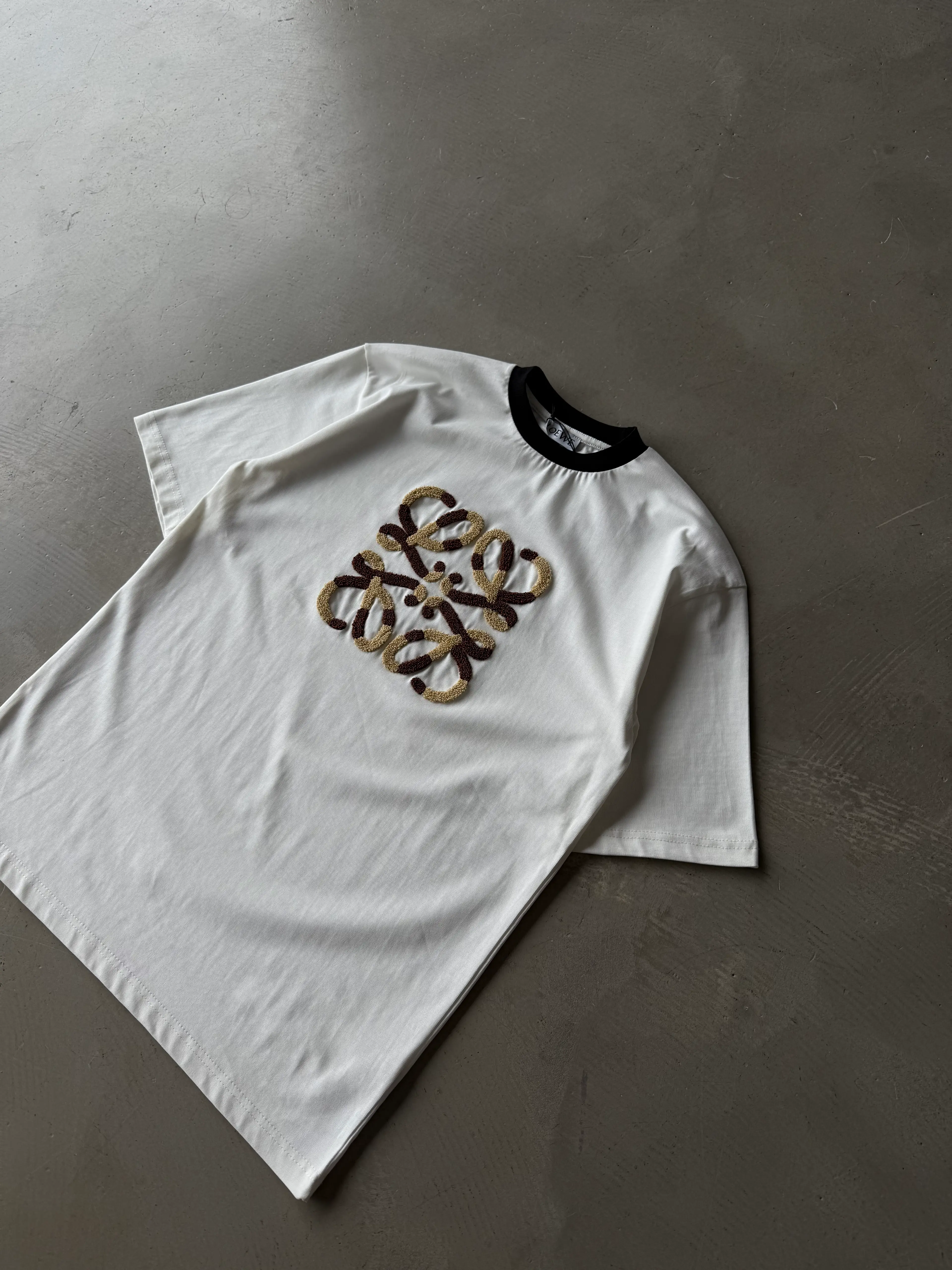 Göğüs Nakış Detaylı Basic T-Shirt