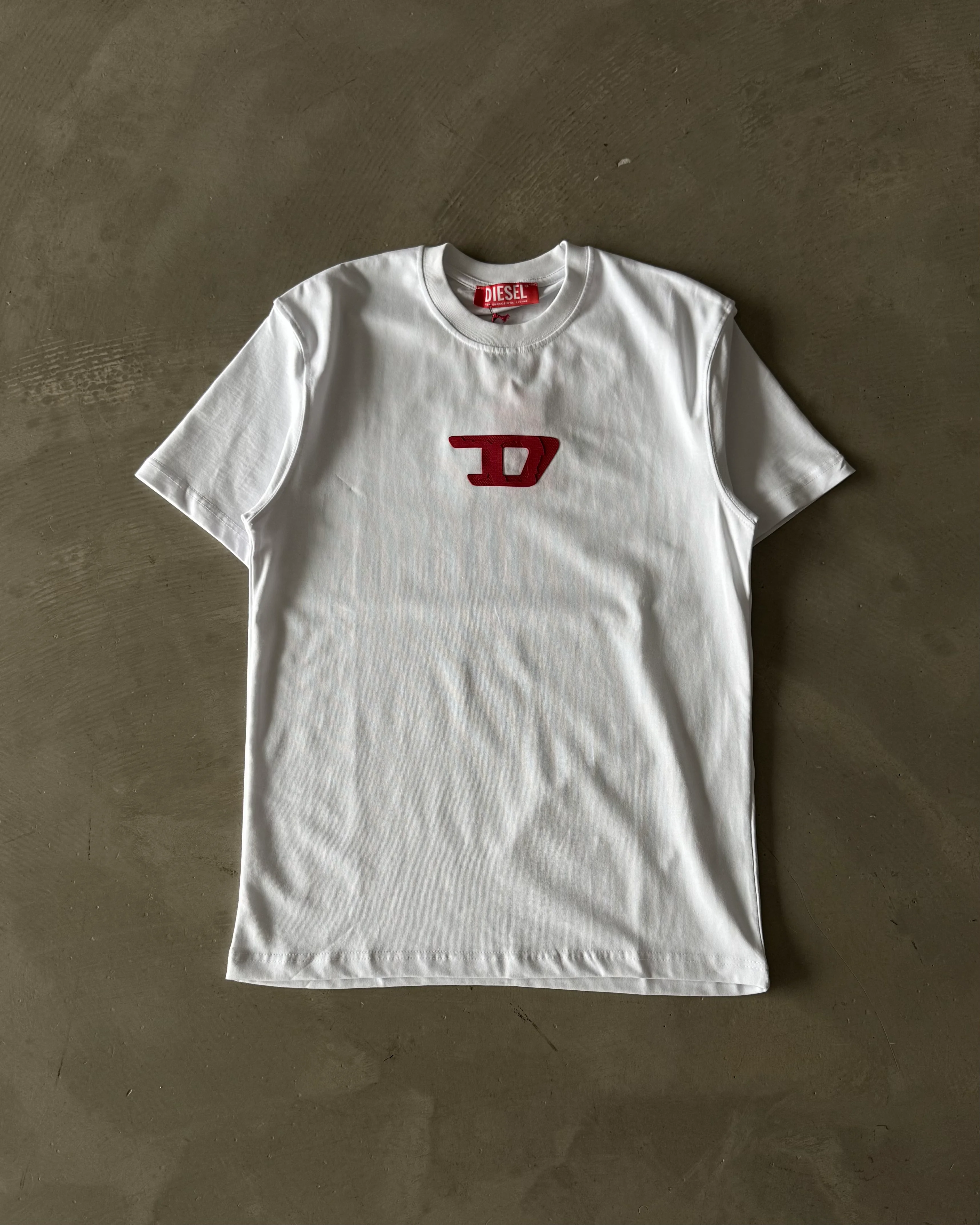 Göğüs Harf Logo Detaylı Basic T-Shirt