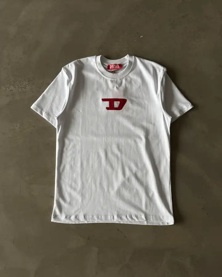 Göğüs Harf Logo Detaylı Basic T-Shirt