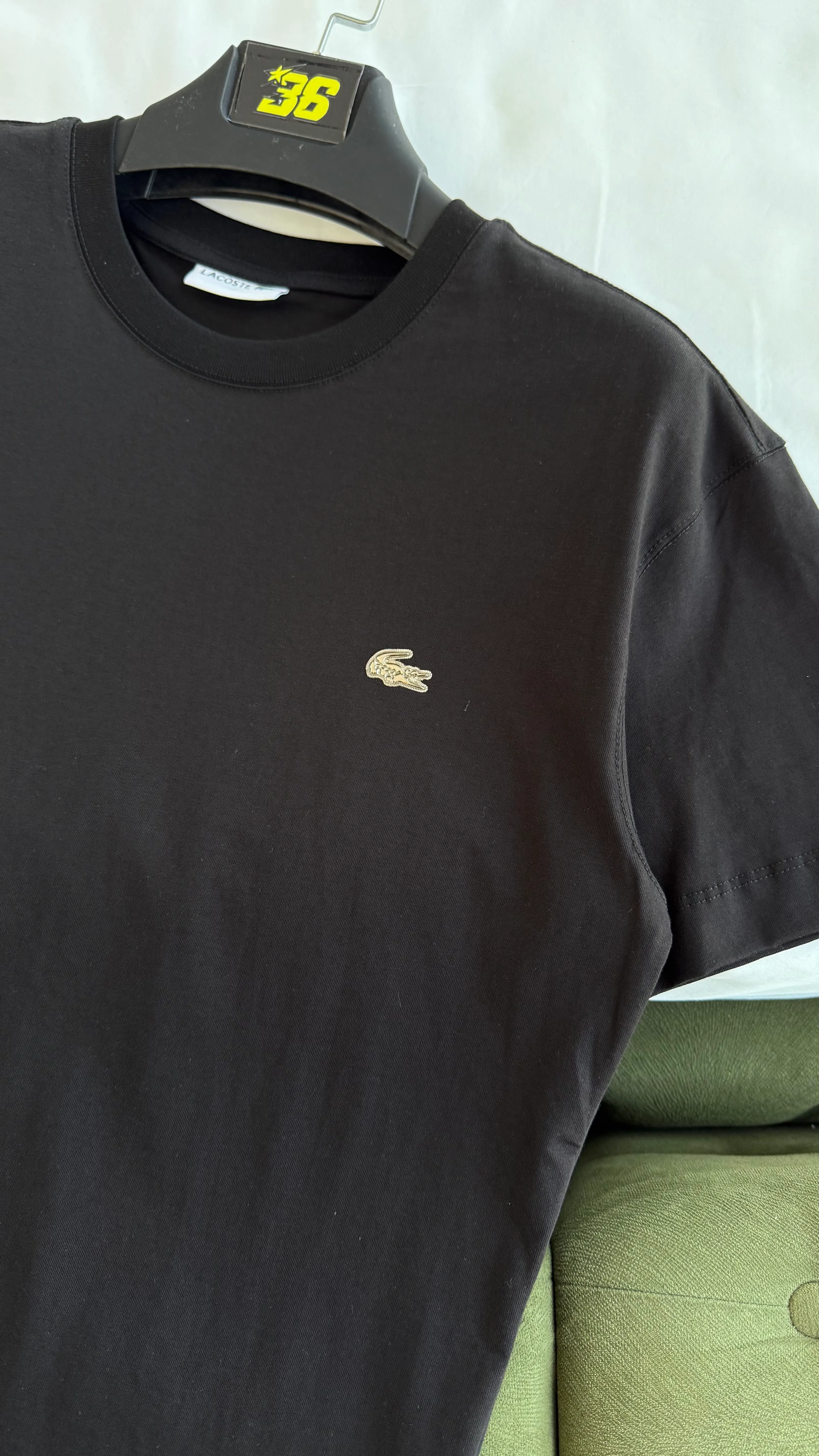 Basic Logo Detaylı Erkek T-Shirt – Çok Renk Seçenekli | Zamansız ve Rahat