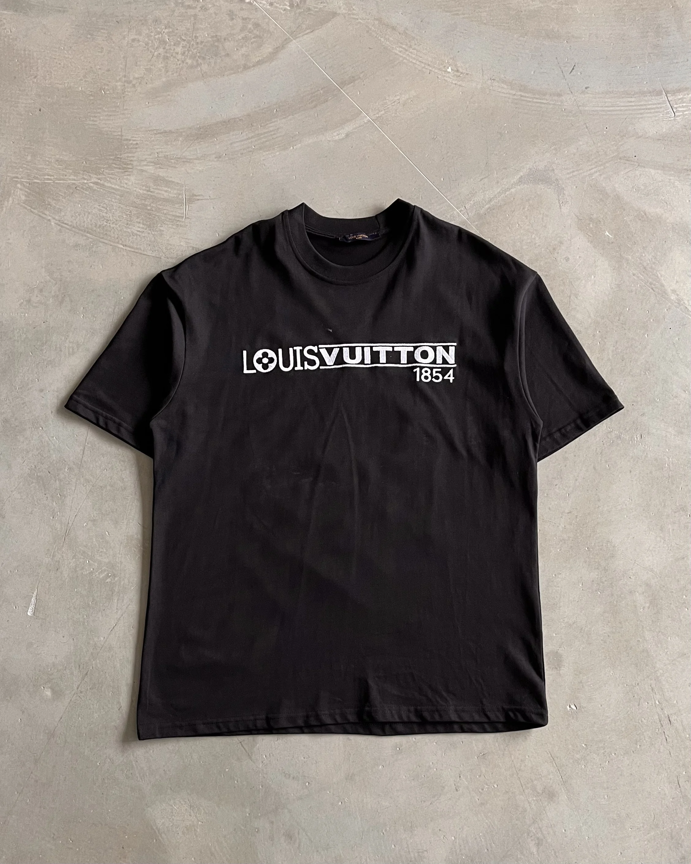 Göğüs ve Arka Nakışlı Kısa Kollu T-Shirt