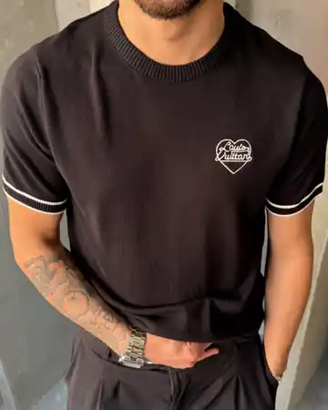 Sol Göğüs Kalp Logo Detaylı Triko T-Shirt