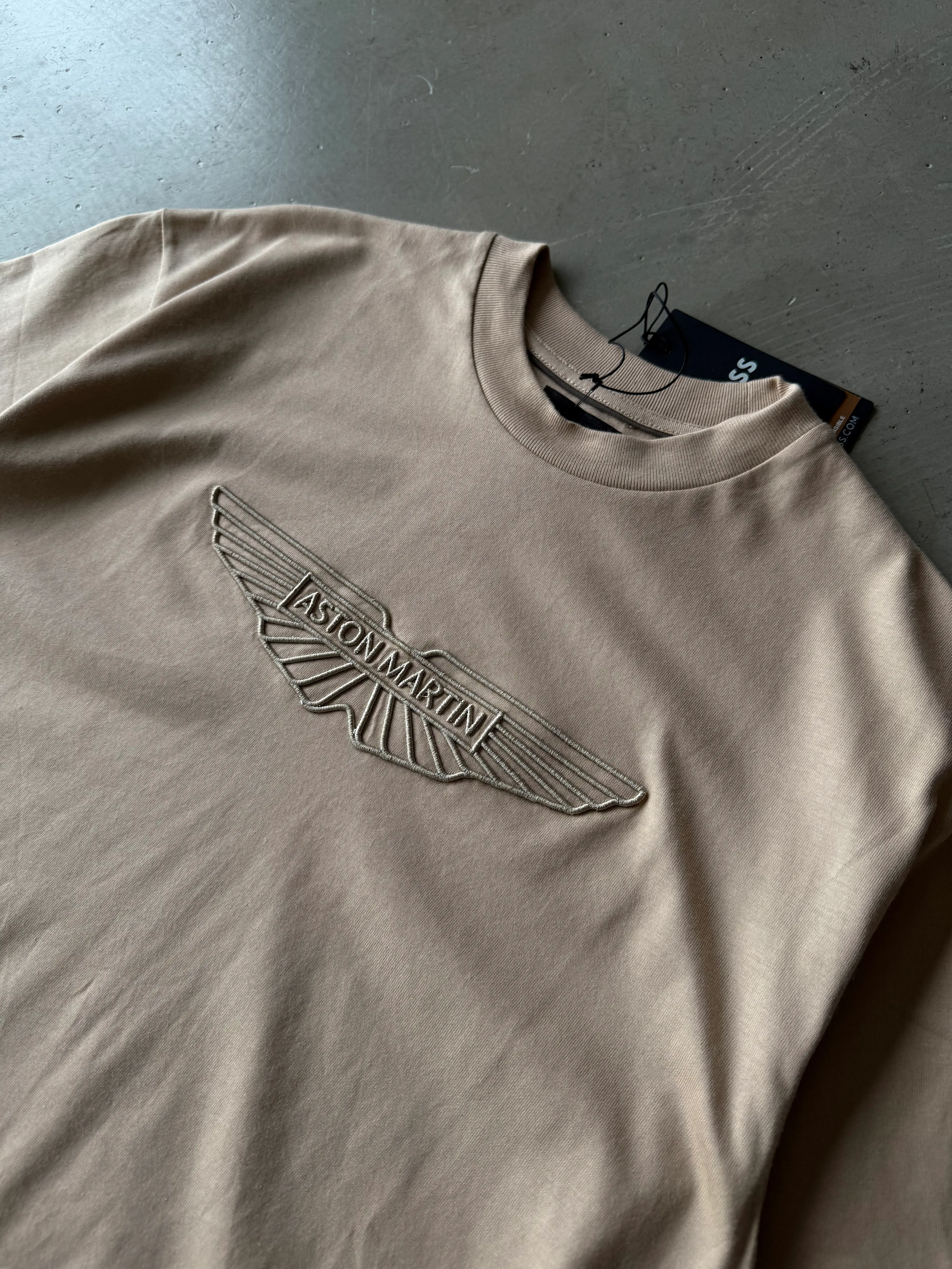 Göğüs Nakışlı Basic T-Shirt