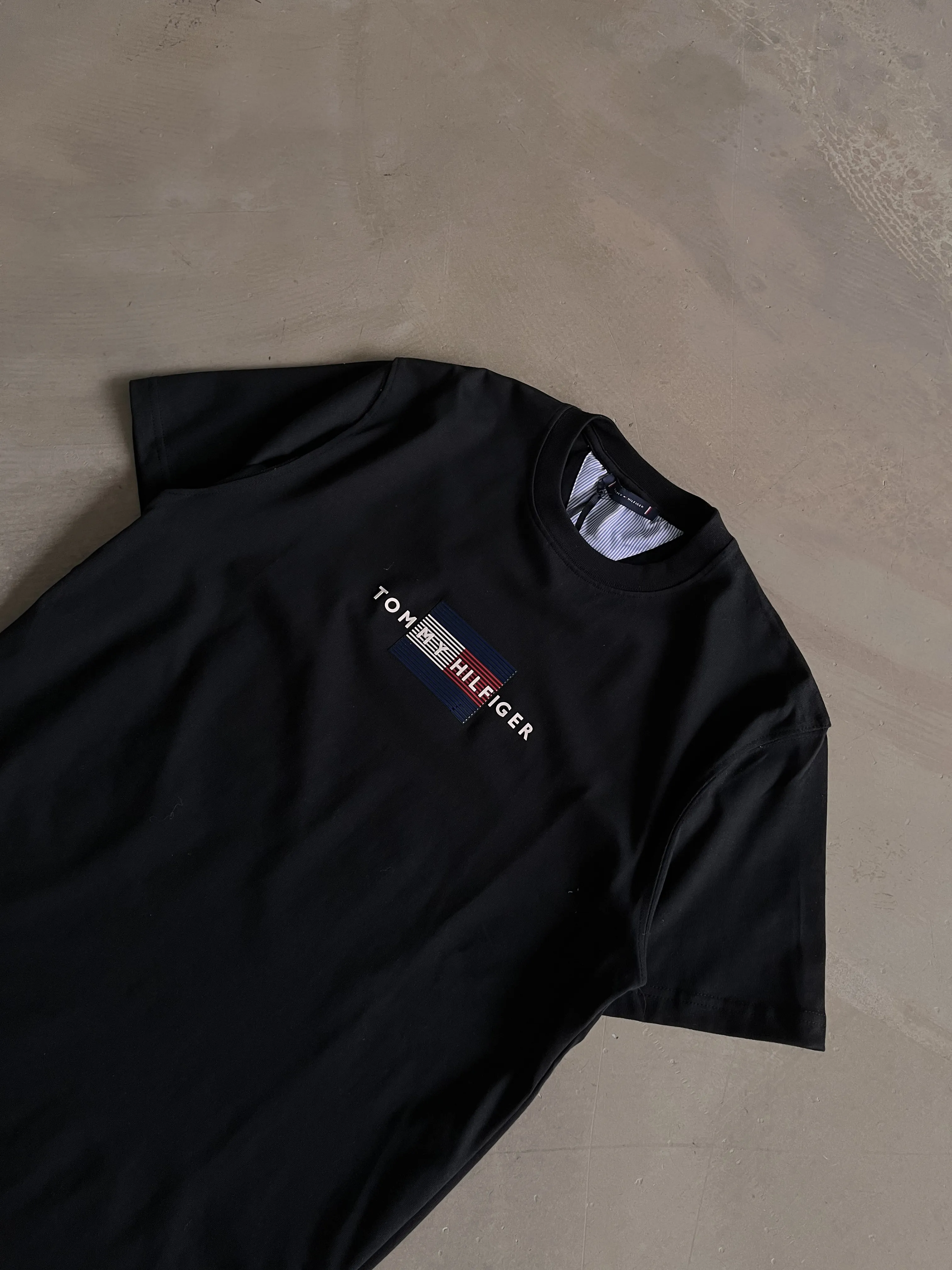 Göğüs Etiket Logolu Bisiklet Yaka T-Shirt