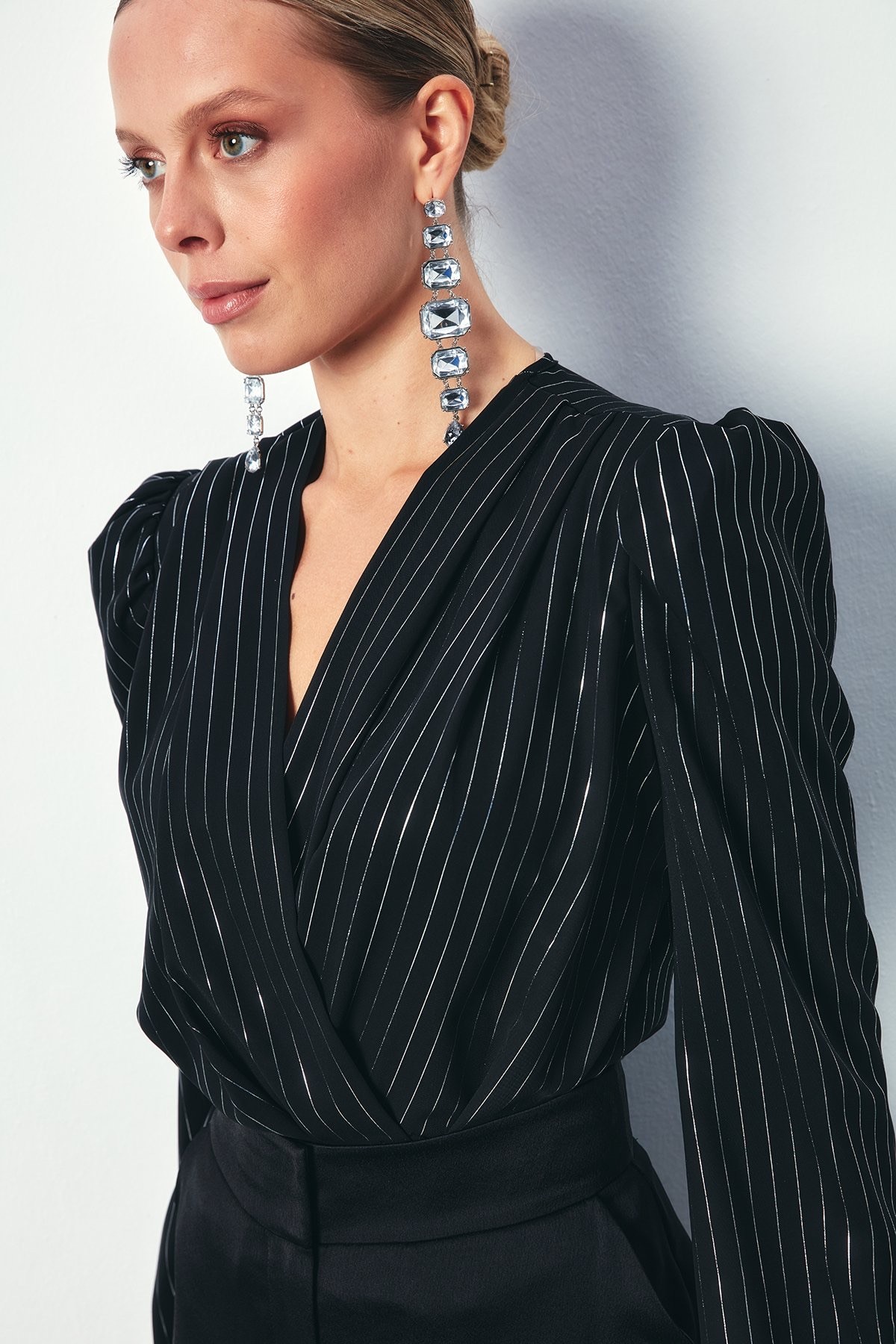 Parlak Çizgili Vatkalı Çıtçıtlı Bodysuit