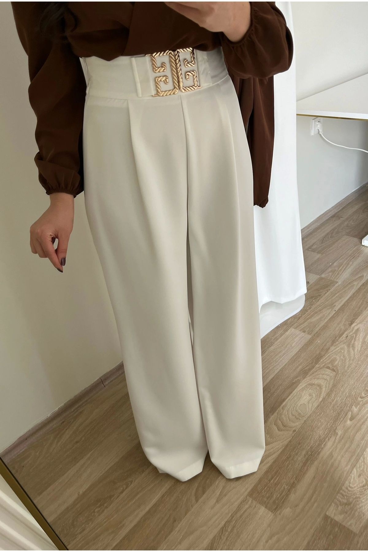 Bel Aksesuarlı Bol Paça Pantolon 