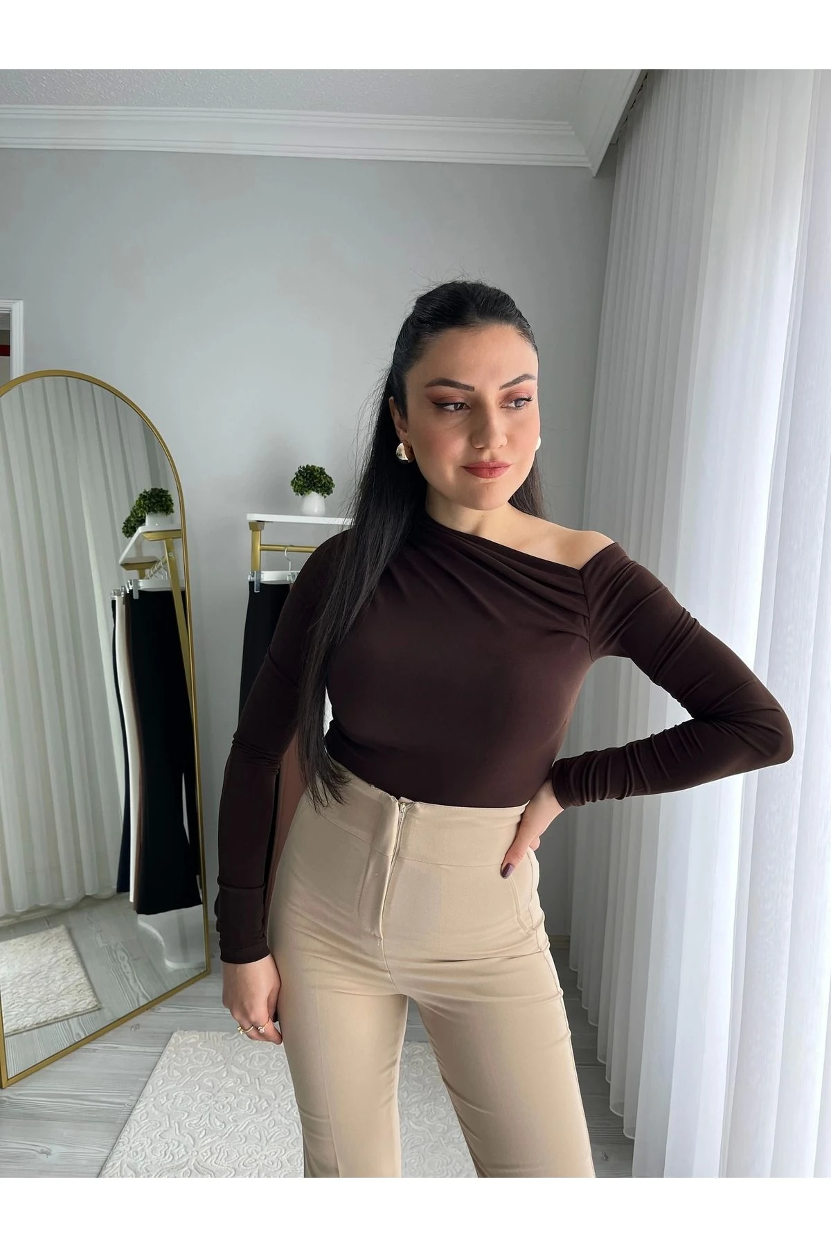 Kayık Yaka Omuz Dekolteli Buzi Bluz