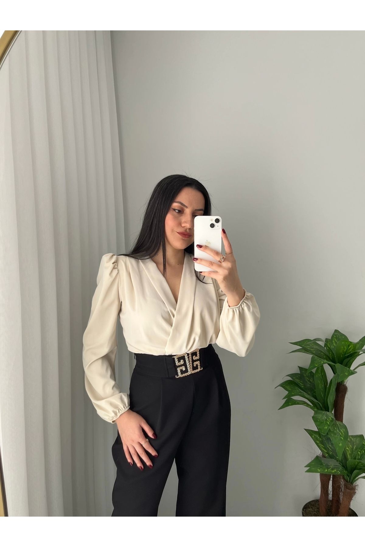 Kruvaze Yaka Vatkalı Çıtçıtlı Bodysuit Bluz - Bej