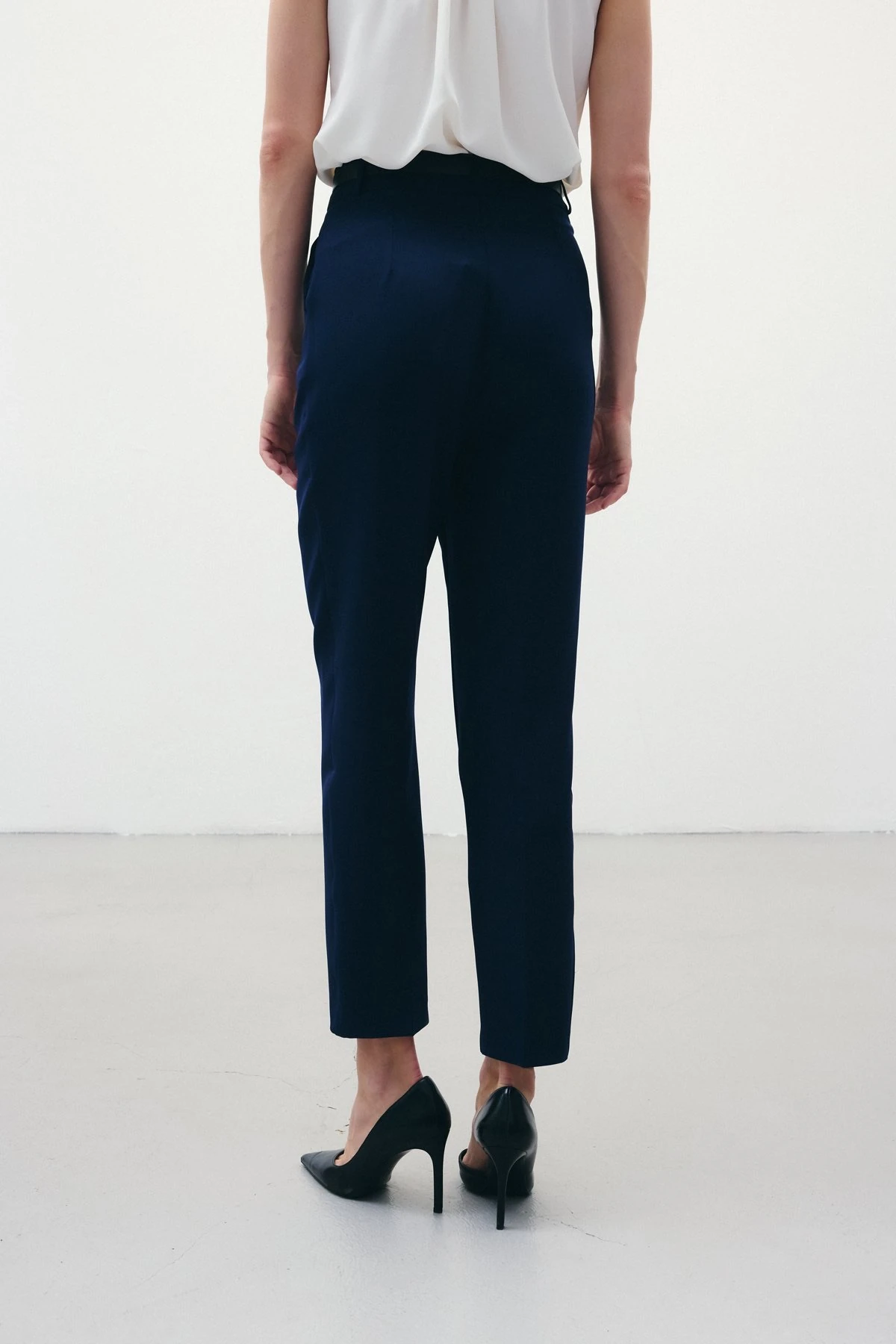 Kemerli Krep Havuç Pantolon