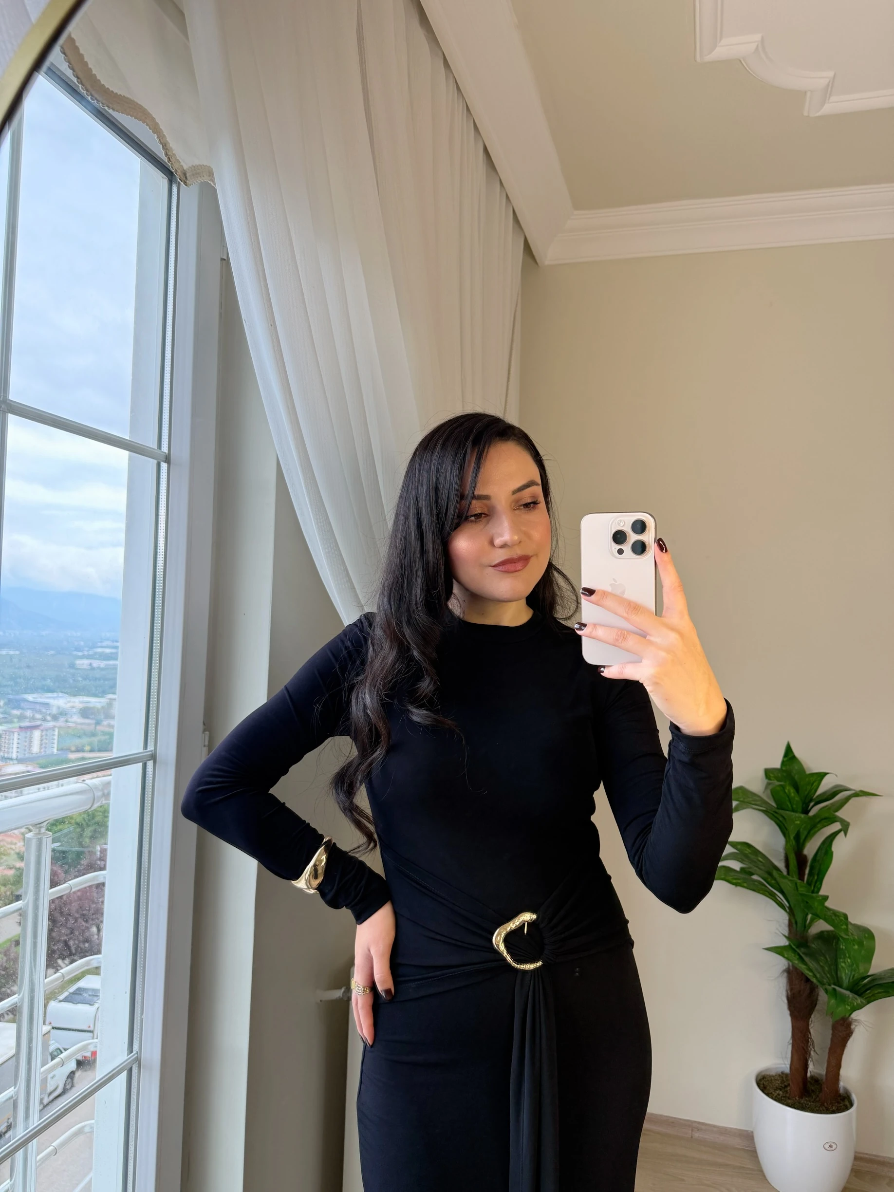 Gold Aksesuar Detaylı Elbise