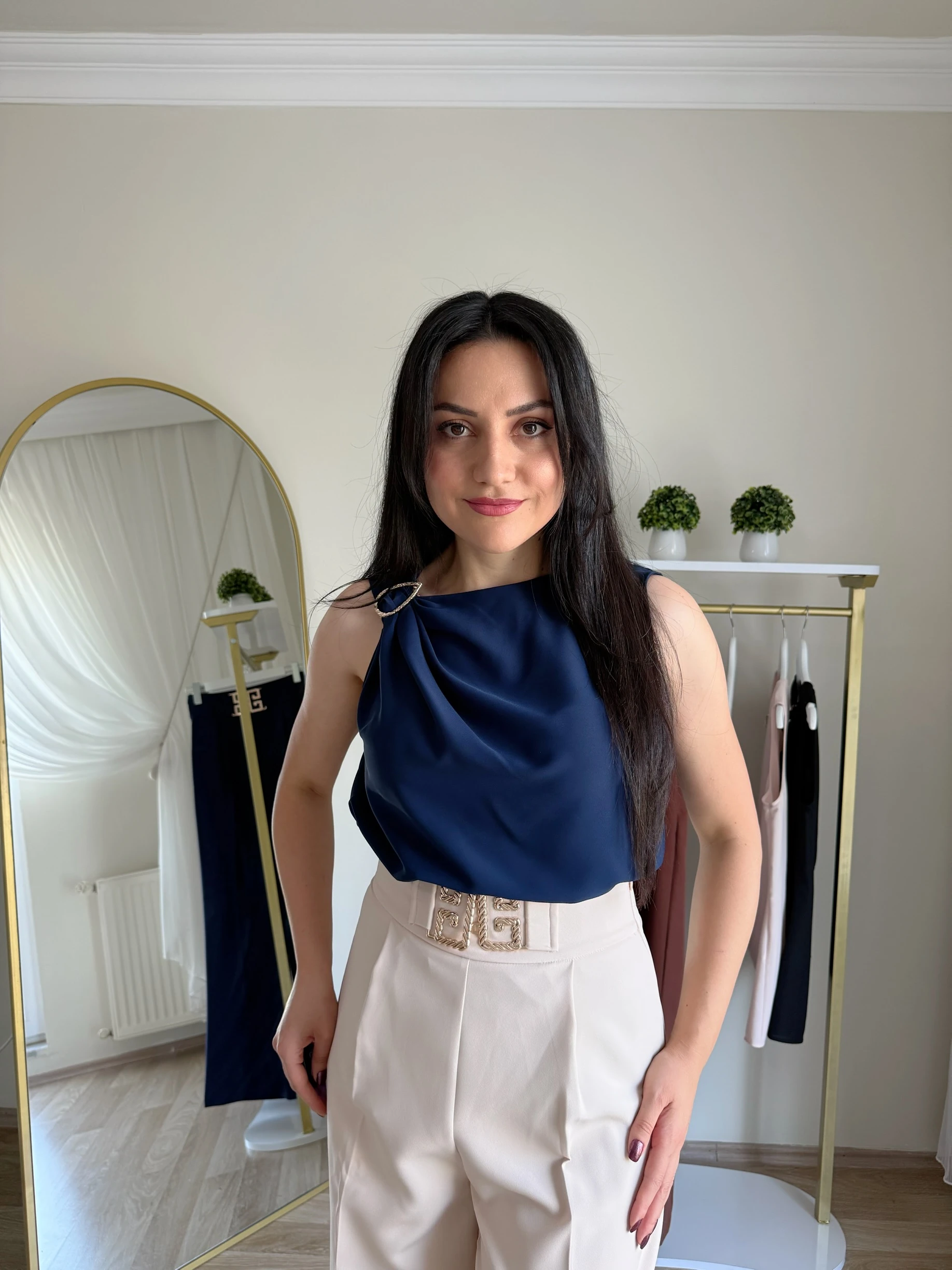 Tek Omuz Aksesuar Detaylı Bluz