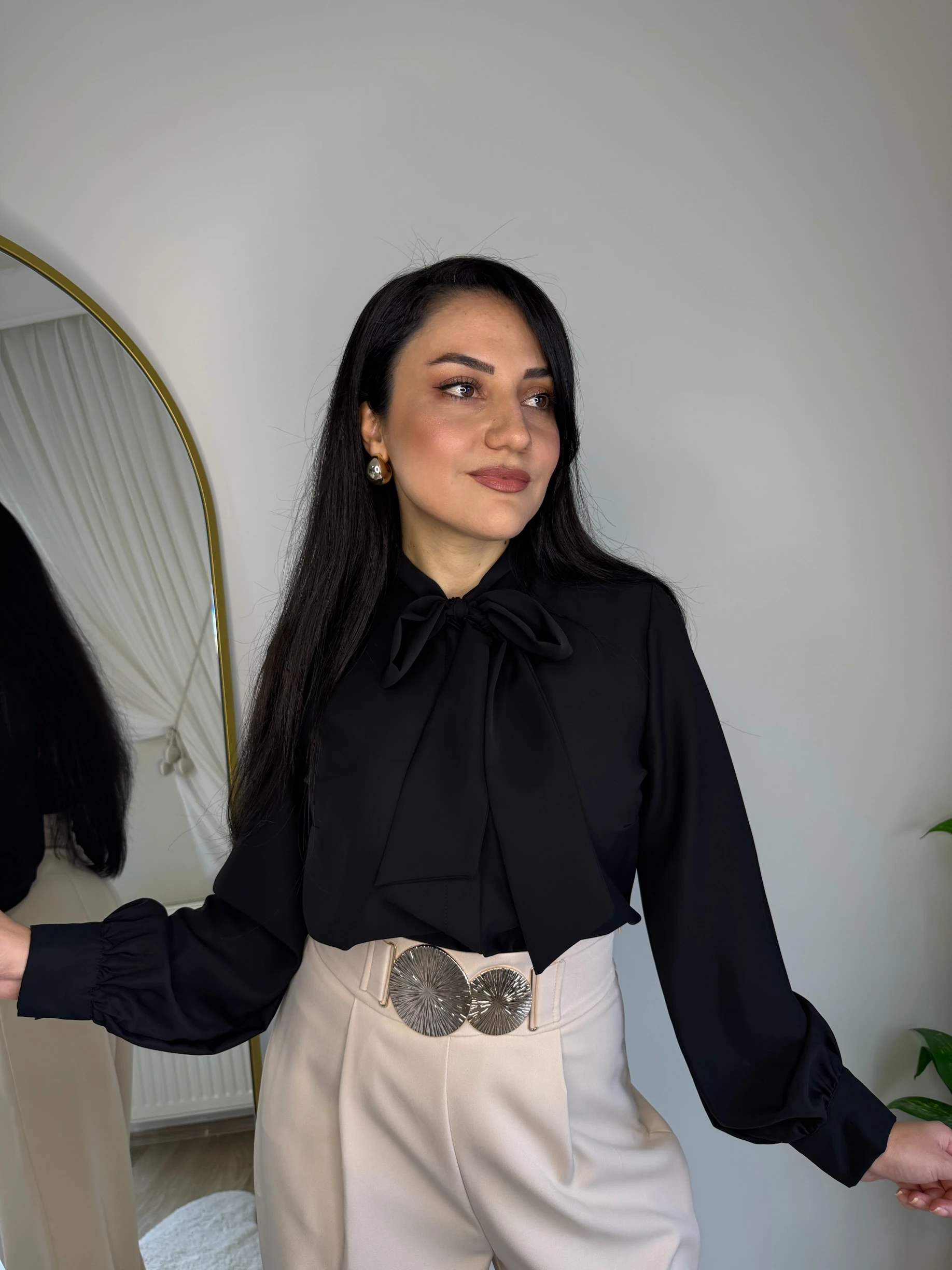 Yakası Fular Bağlamalı Şifon Gömlek - Siyah